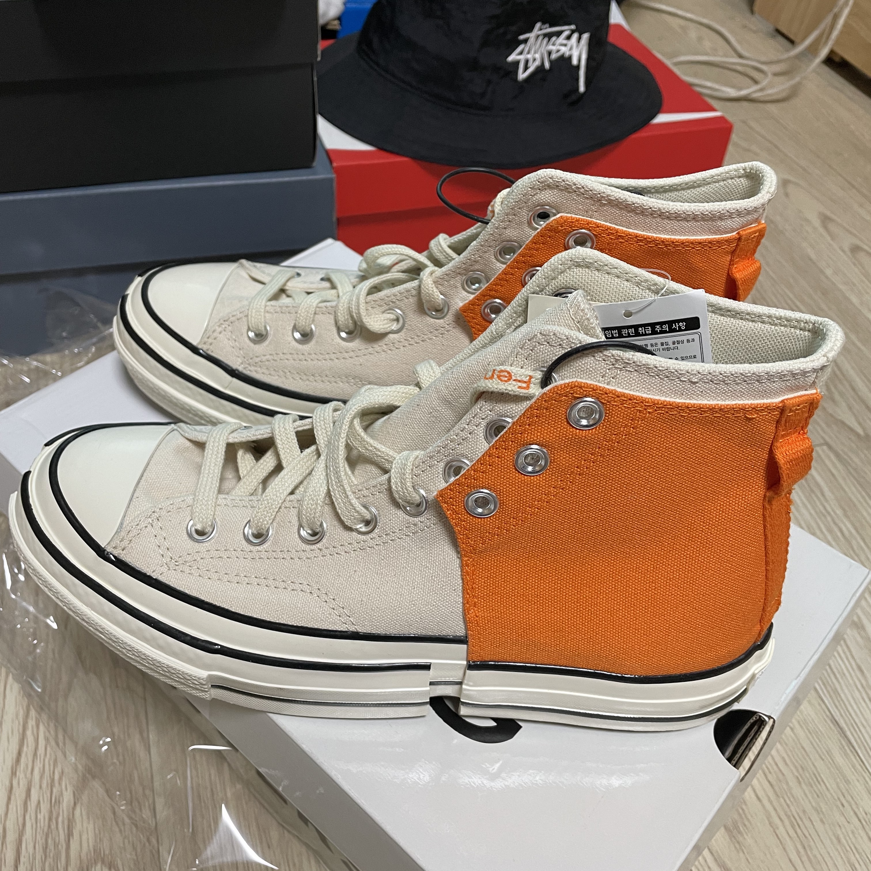 Converse x Feng Chen Wang Chuck 70 2-in-1 Persimmon Orange, Nike x Stussy Bucket Hat Black 착용 스타일 - 1
