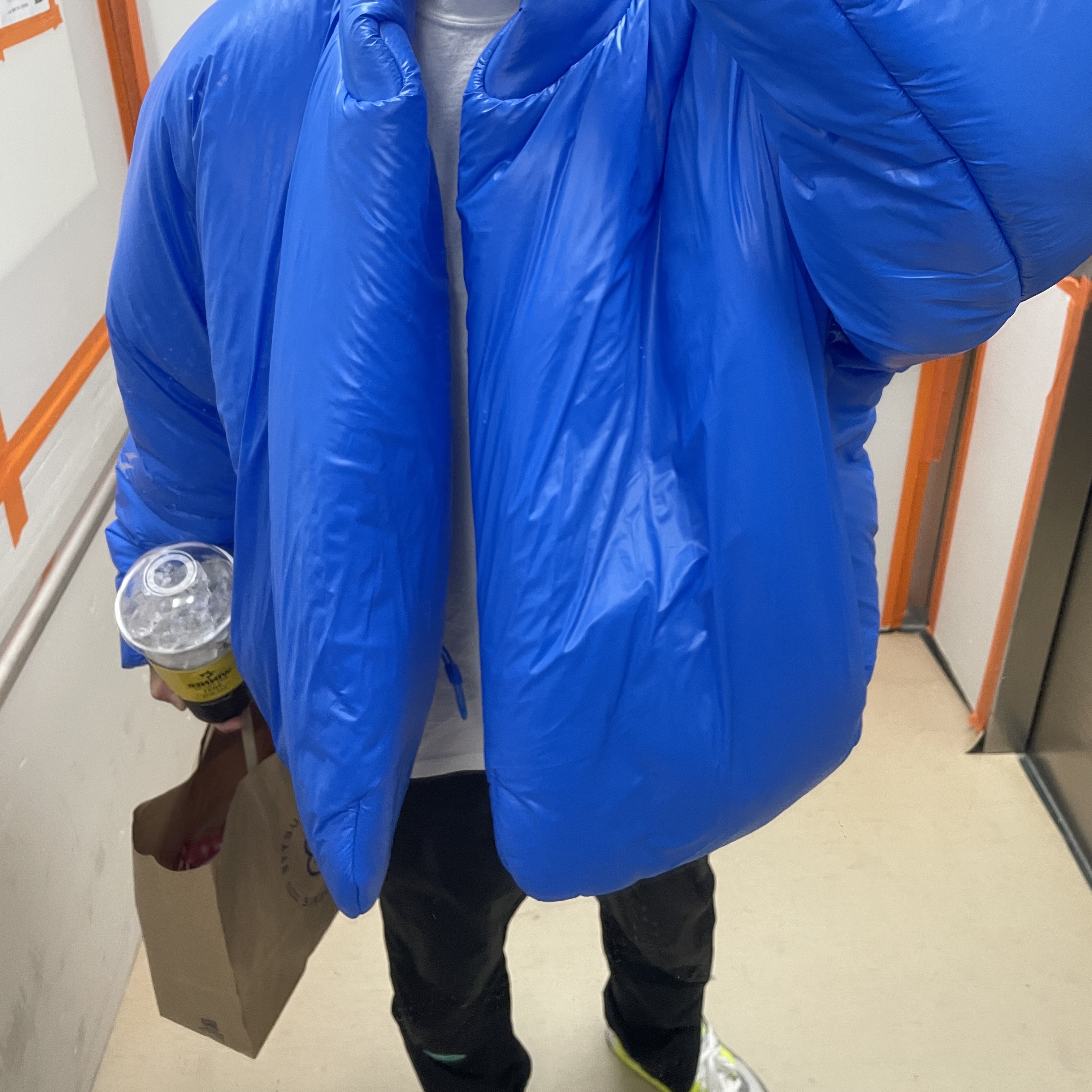 Yeezy Gap Round Jacket Blue, Nike x Atmos NRG Vintage PTHWK Track Pants Black 착용 스타일