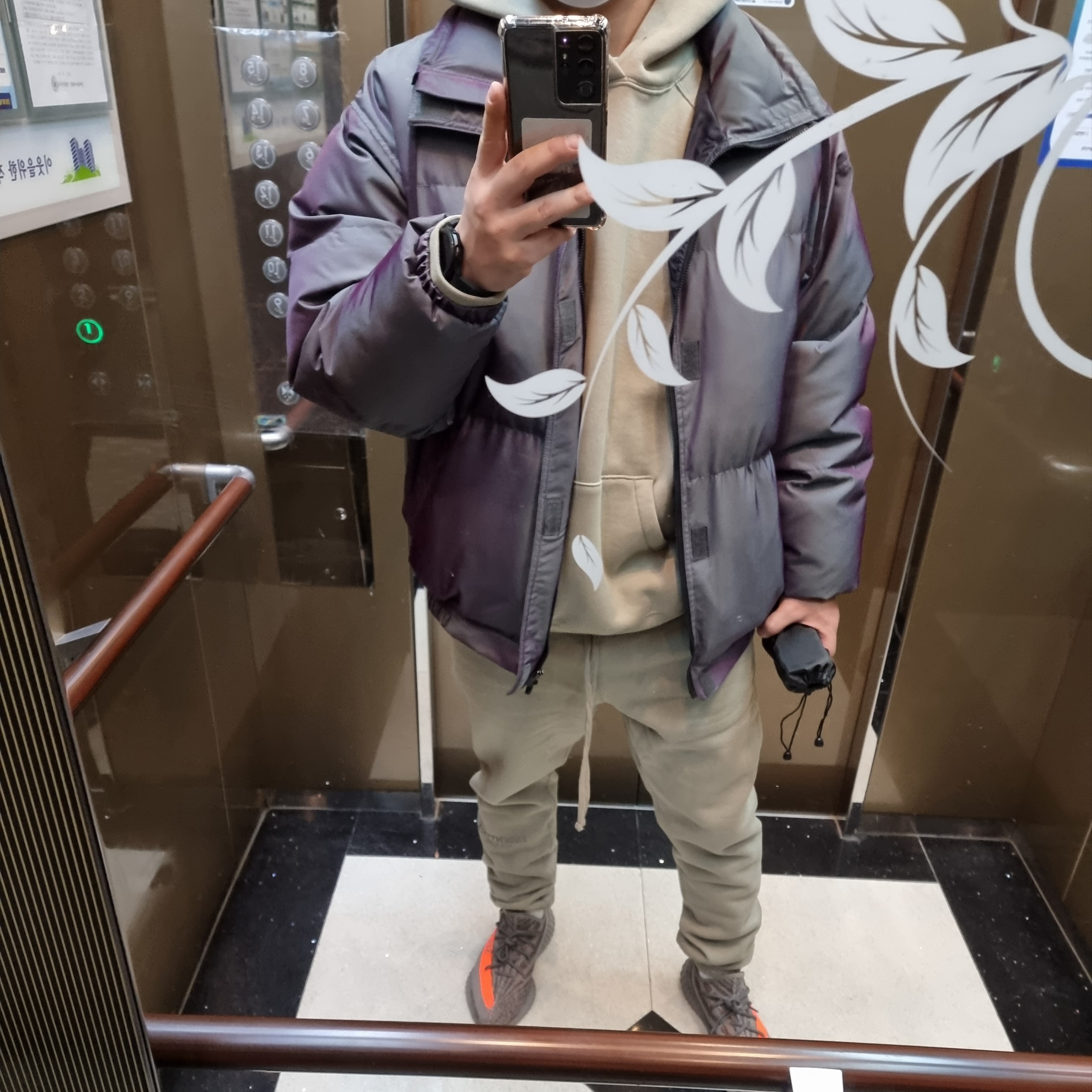 Essentials Pull-Over Hoodie Pistachio - 21FW, Essentials Sweatpants Pistachio - 21FW 착용 스타일