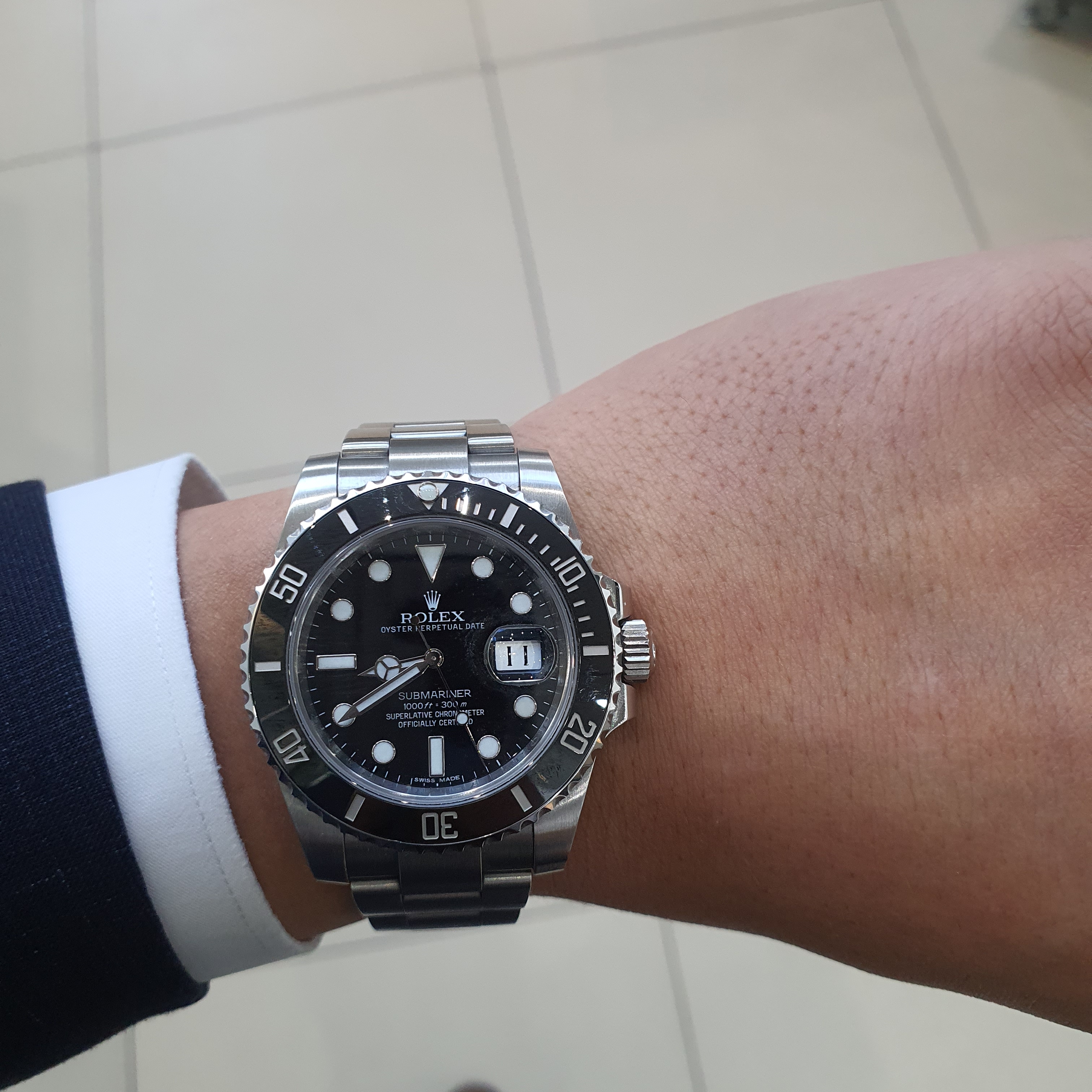 Rolex Submariner Date 40mm 116610LN Black Oyster 착용 스타일