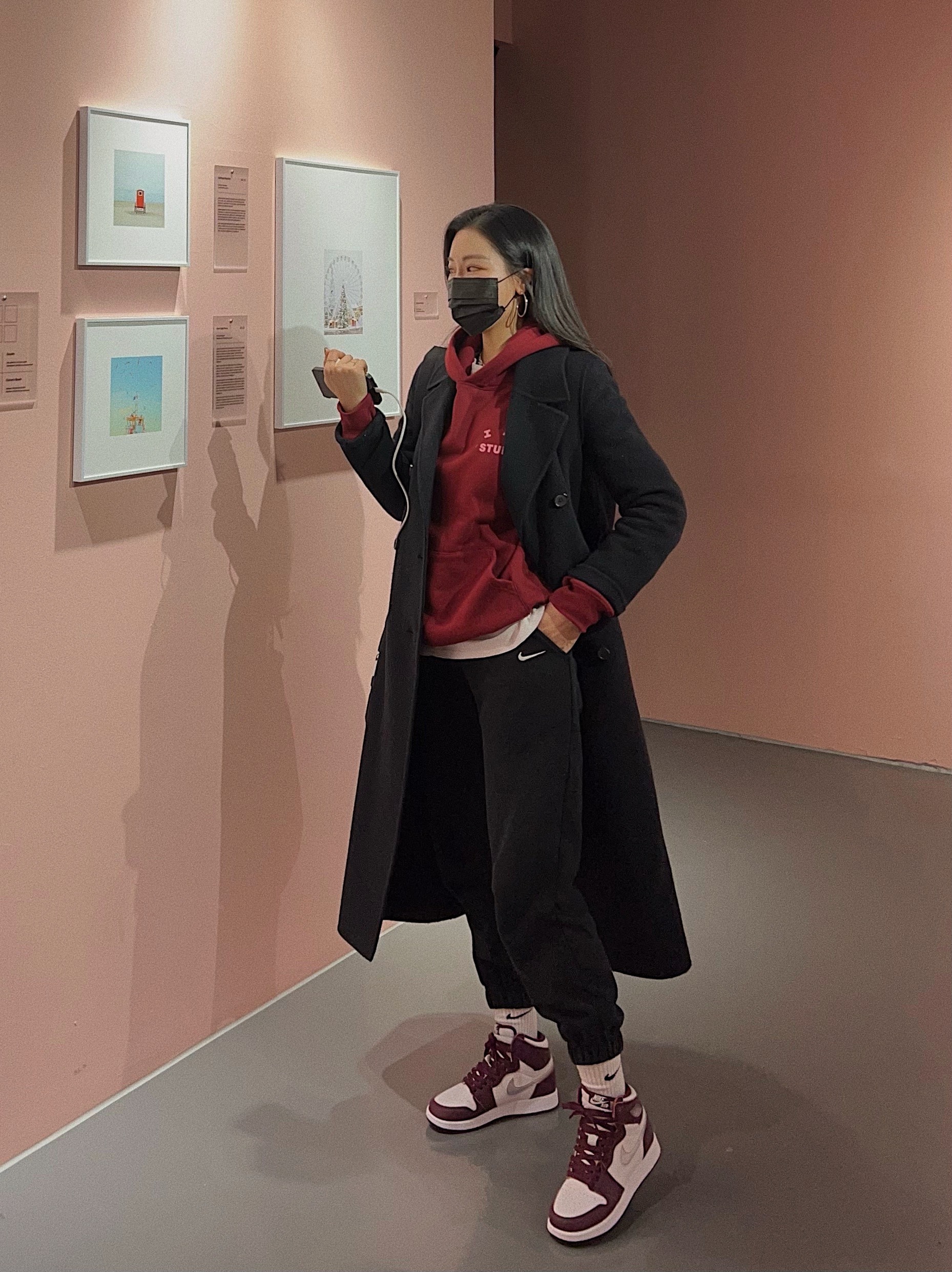IAB Studio Hoodie Raspberry, Jordan 1 Retro High OG Bordeaux 착용 스타일 - 1
