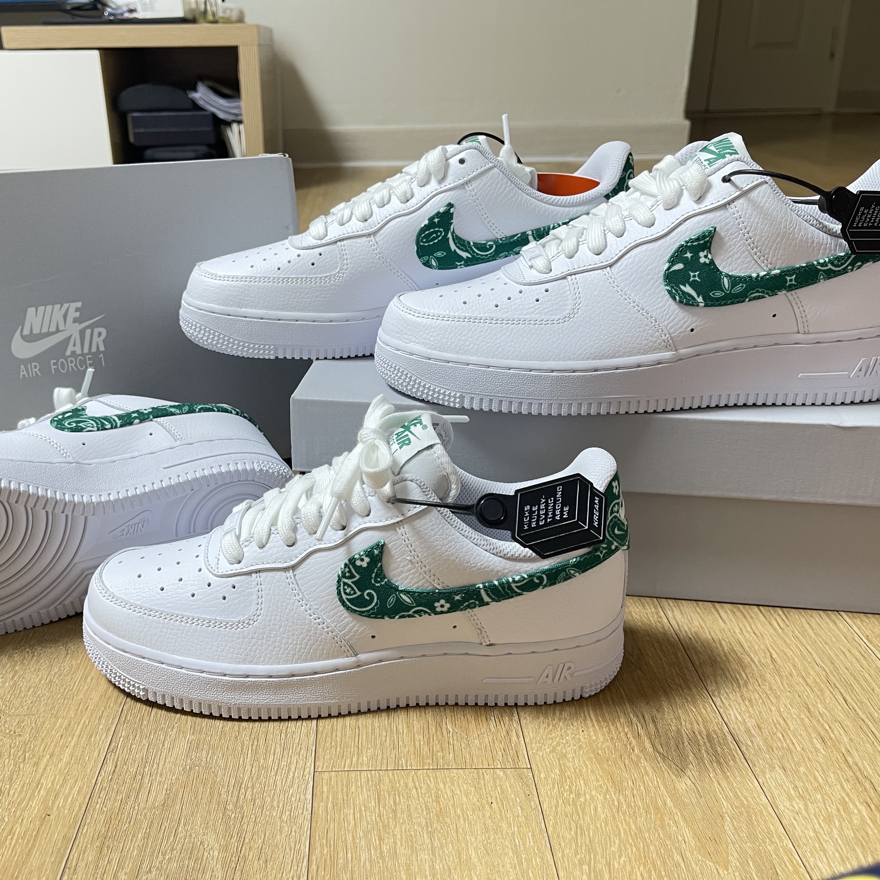 (W) Nike Air Force 1 '07 Essential Paisley Swoosh White Malachite 착용 스타일 - 1