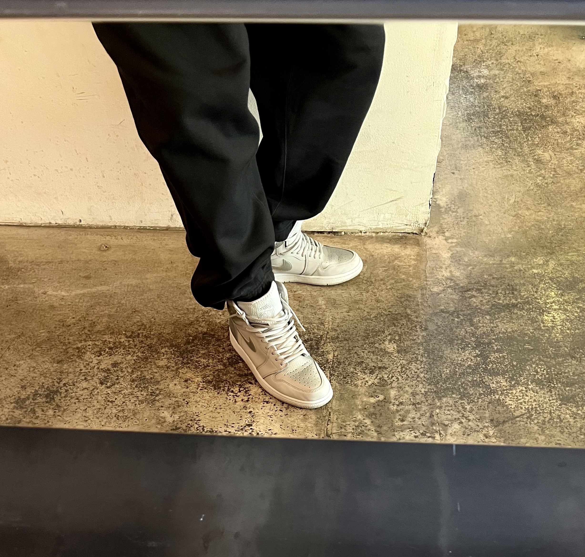 Jordan 1 Retro High OG CO.JP Neutral Grey, Nike NRG Solo Swoosh Fleece Pants Black - US/EU 착용 스타일