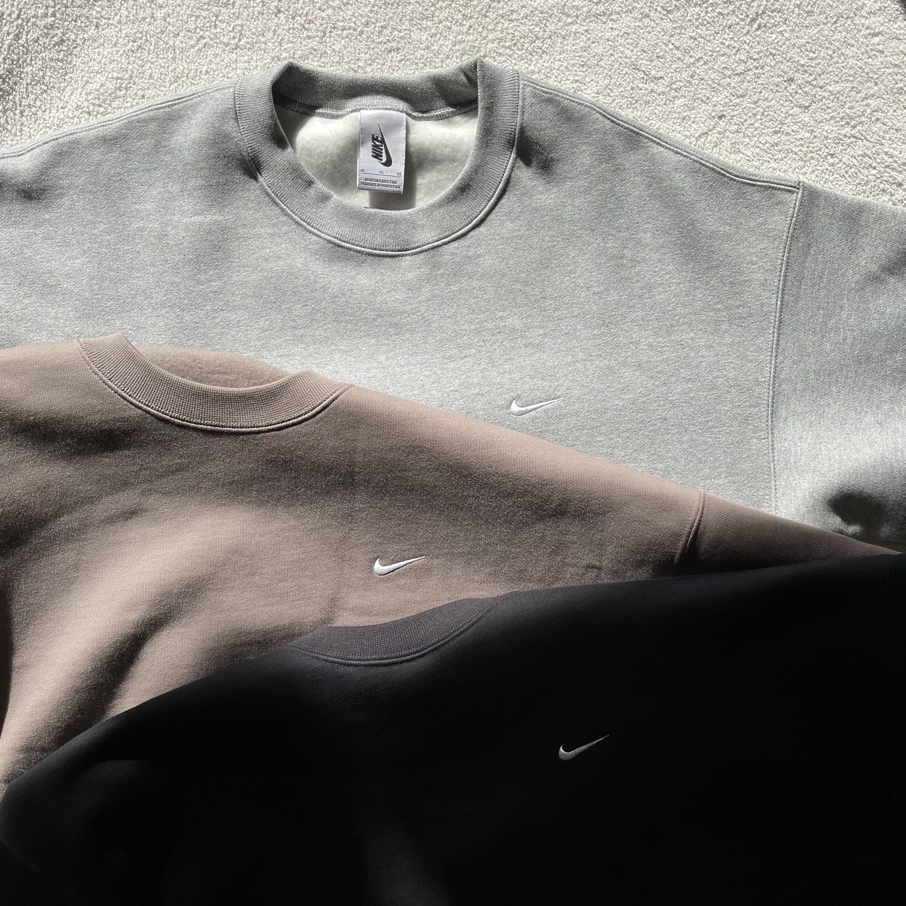 Nike NRG Solo Swoosh Crew Fleece Black White - US/EU, Nike NRG Solo Swoosh Crew Fleece Dark Grey Heather - US/EU 착용 스타일