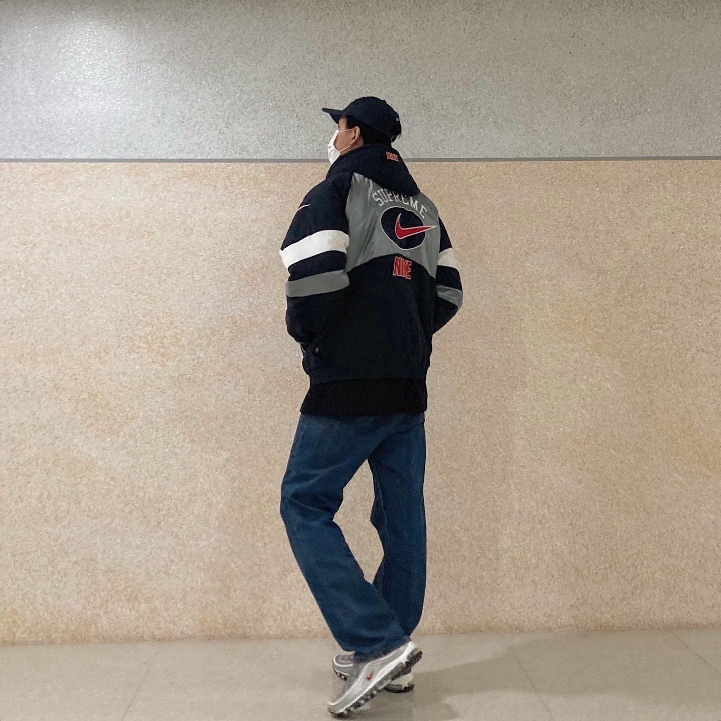Supreme Gore-Tex S Logo 6-Panel Black - 20FW, Supreme x Nike Hooded Sport Jacket Silver - 19SS 착용 스타일 - 1