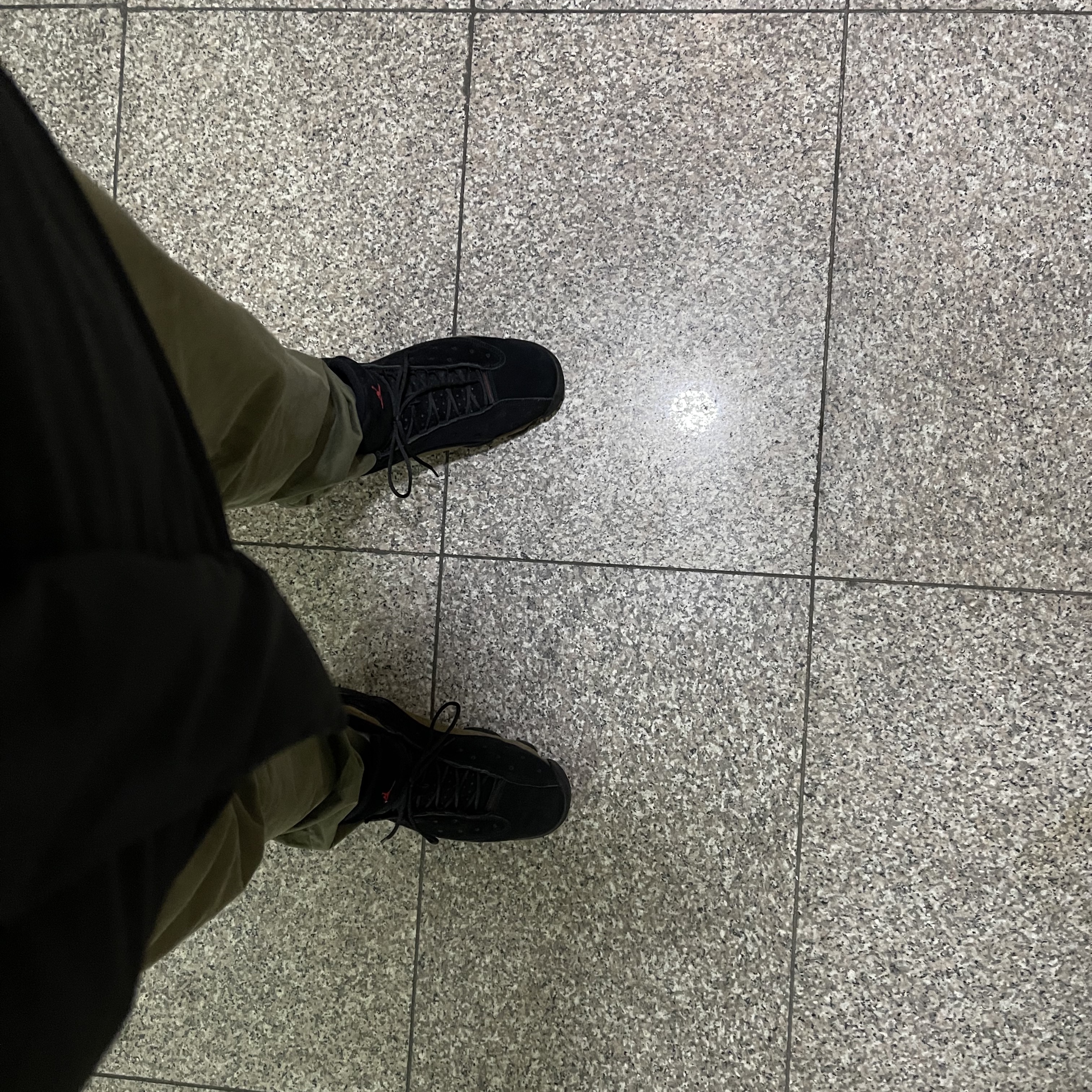 Jordan 13 Retro Olive 착용 스타일 - 1