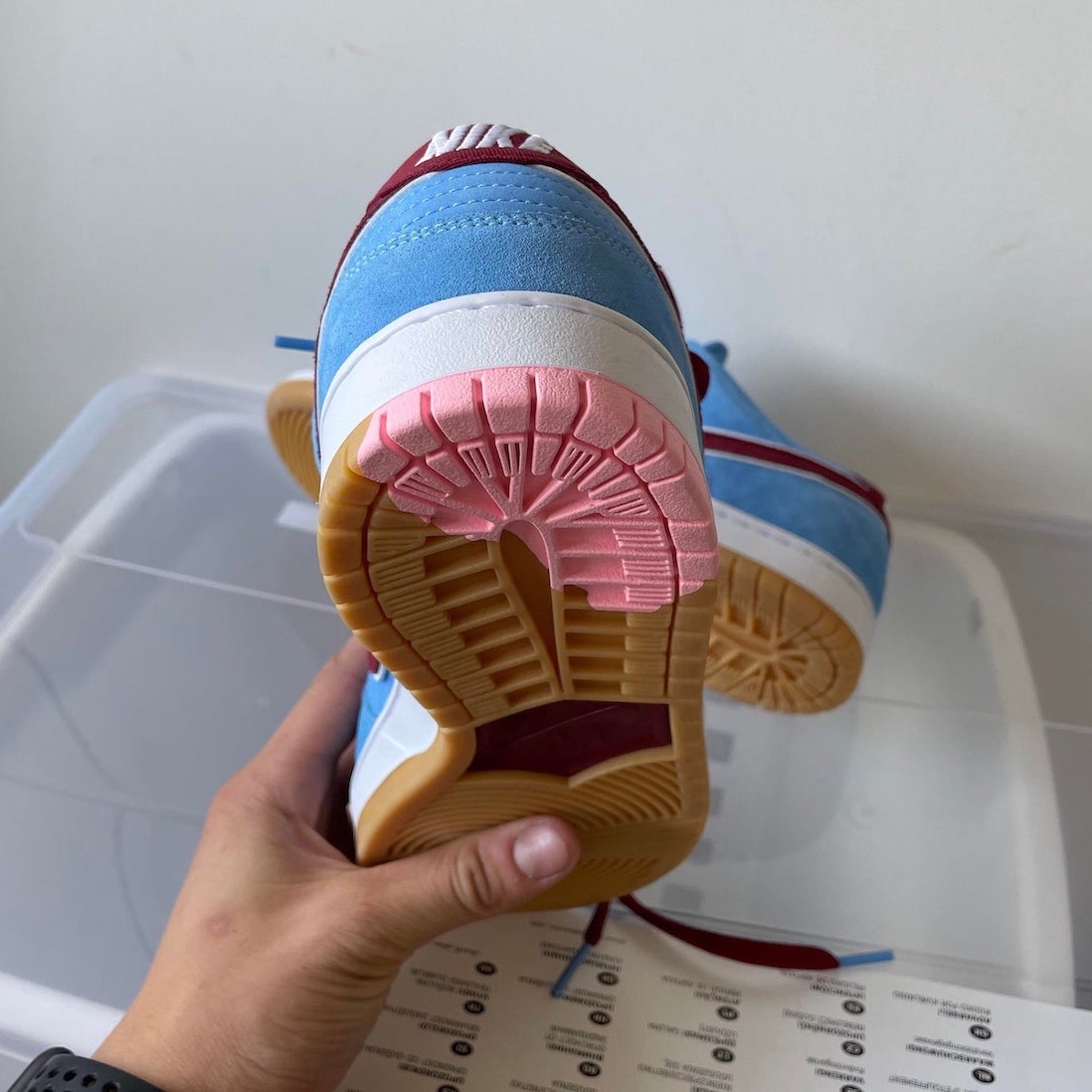 Nike SB Dunk Low Premium Valor Blue and Team Maroon 착용 스타일 - 5