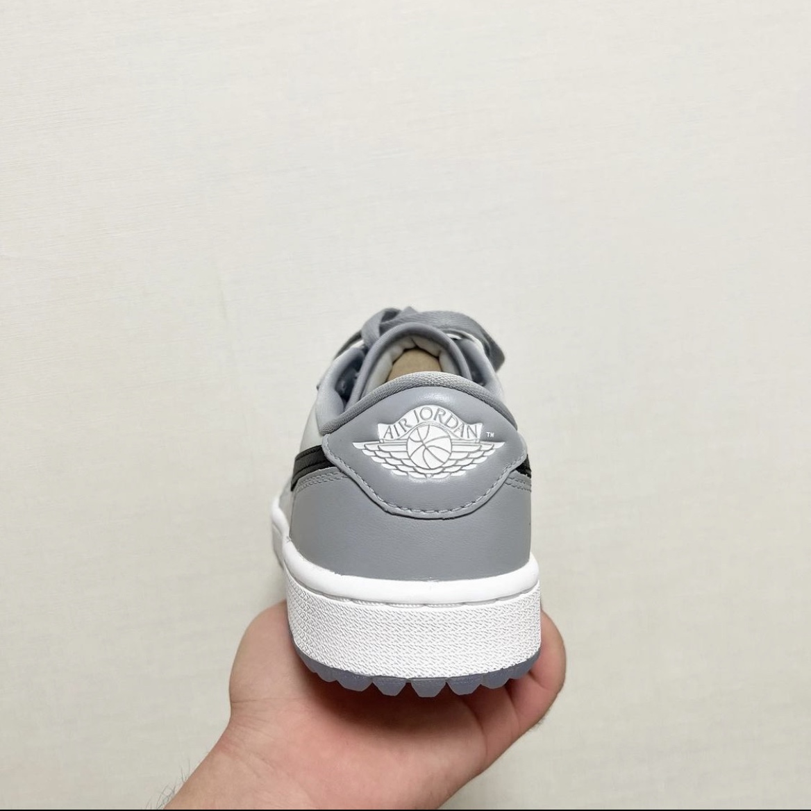 Jordan 1 Low Golf Wolf Grey 착용 스타일 - 3