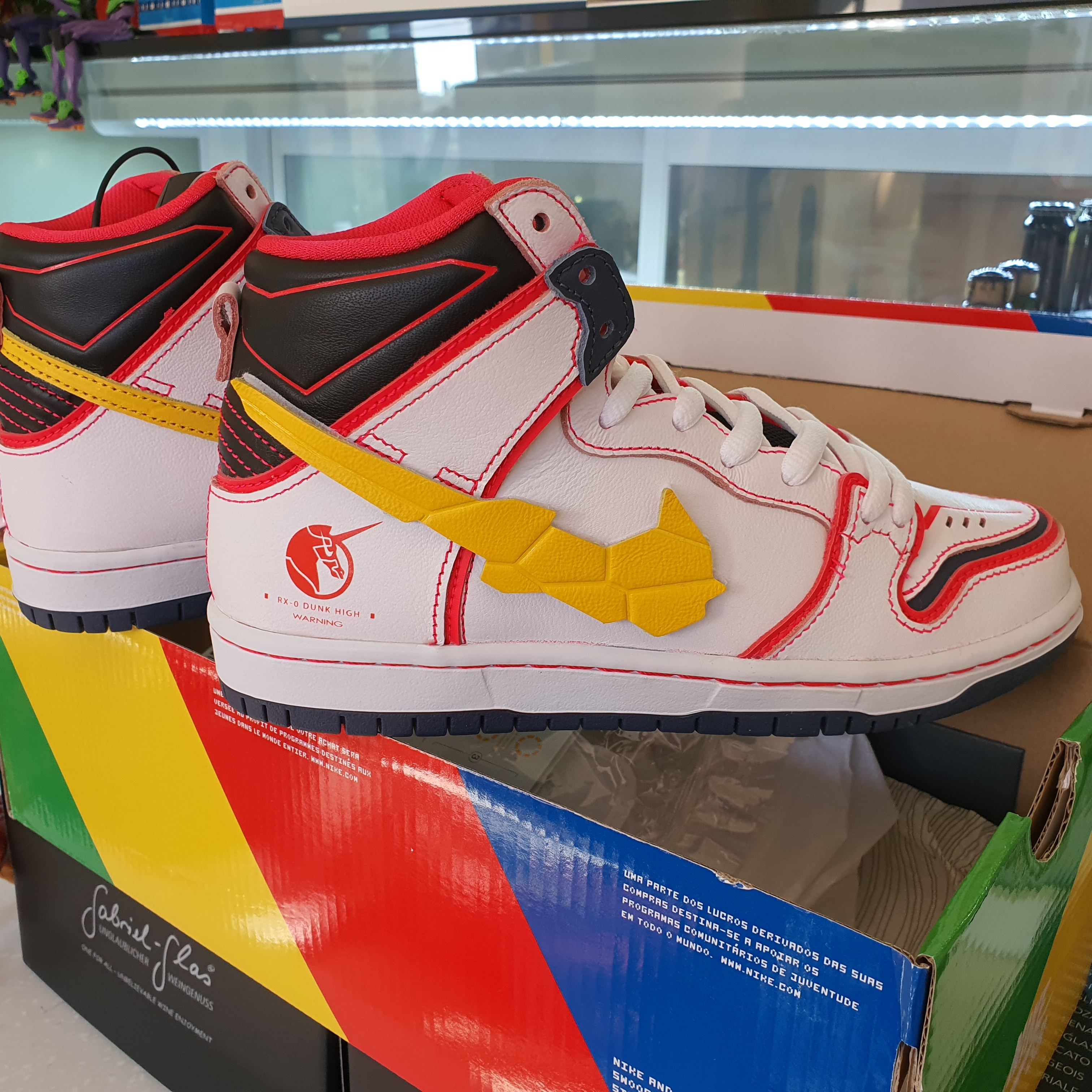Nike x Gundam SB Dunk High Pro QS Unicorn RX-0 착용 스타일