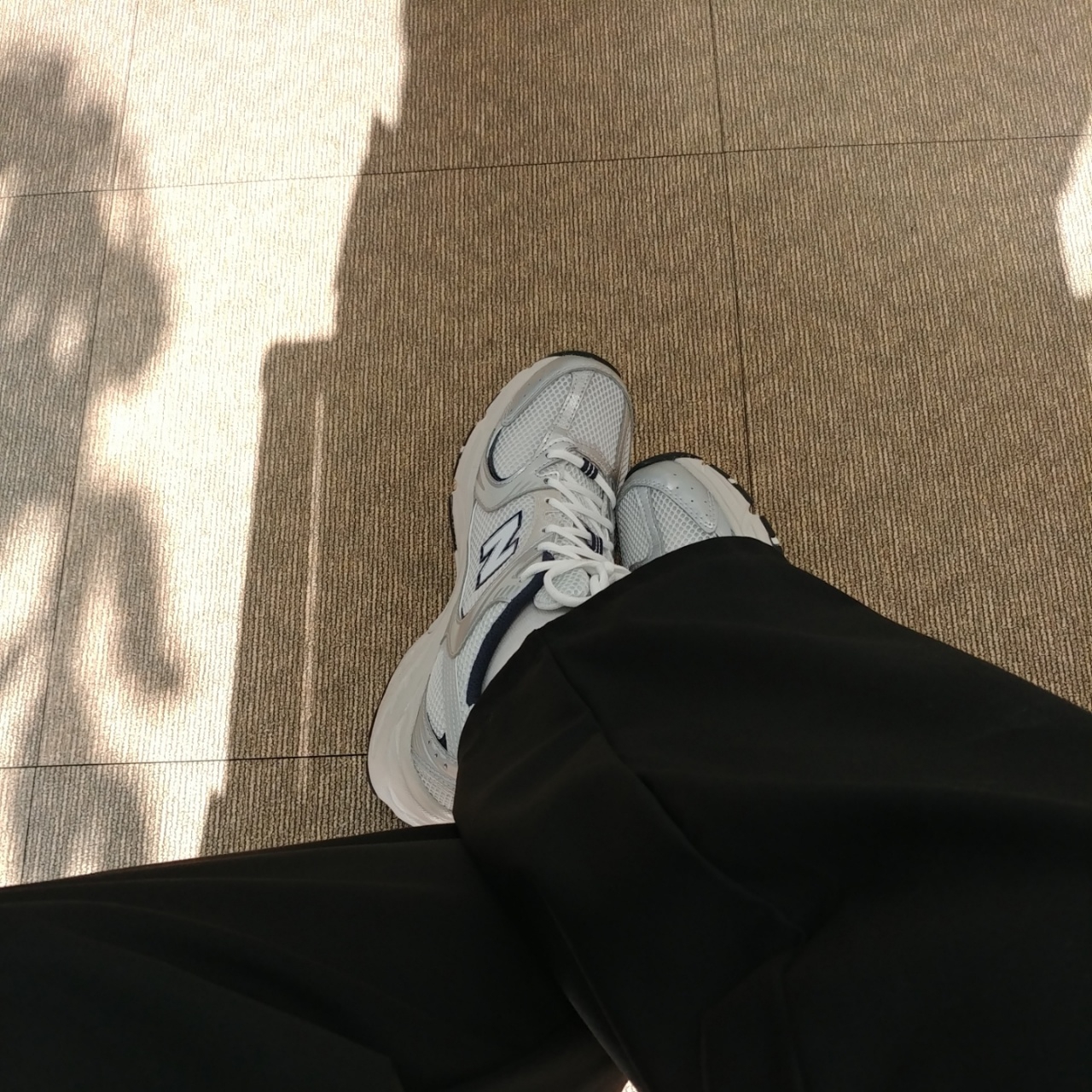 New Balance 530 Steel Grey 착용 스타일