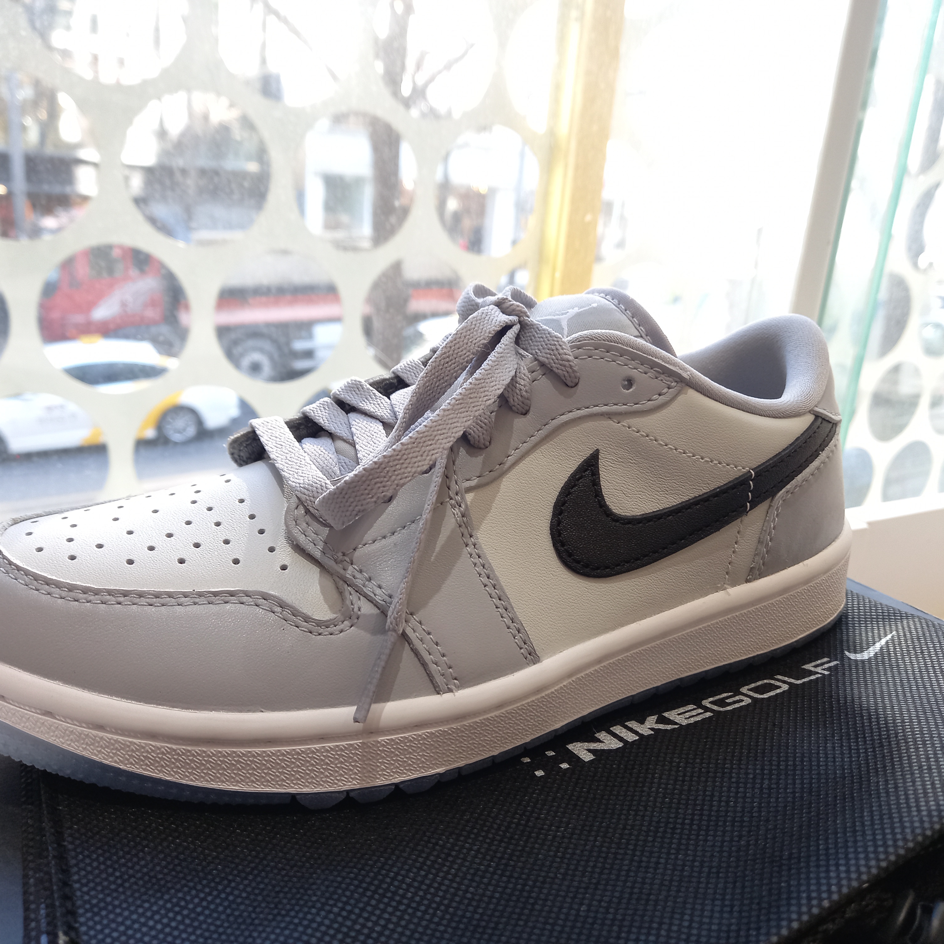 Jordan 1 Low Golf Wolf Grey 착용 스타일 - 1
