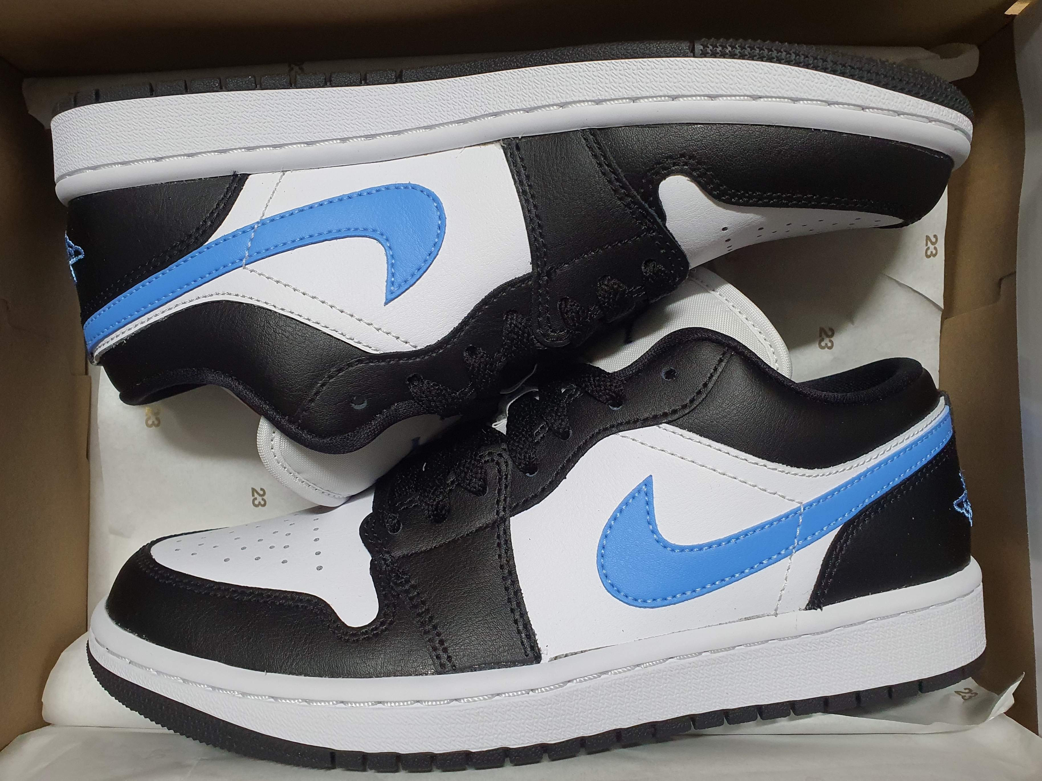 (W) Jordan 1 Low Black University Blue 착용 스타일
