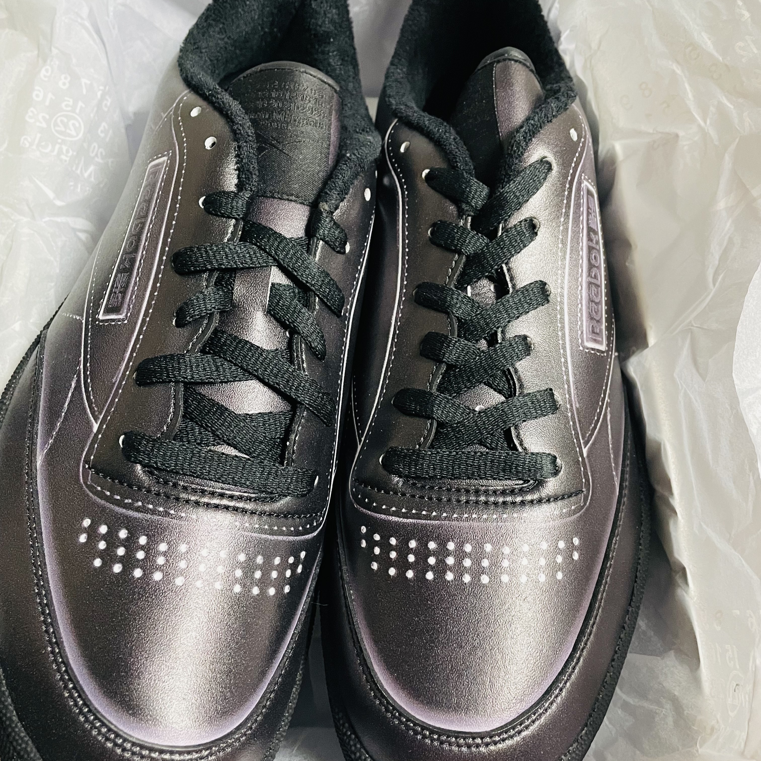 Reebok x Maison Margiela Club C TL Black 착용 스타일 - 2