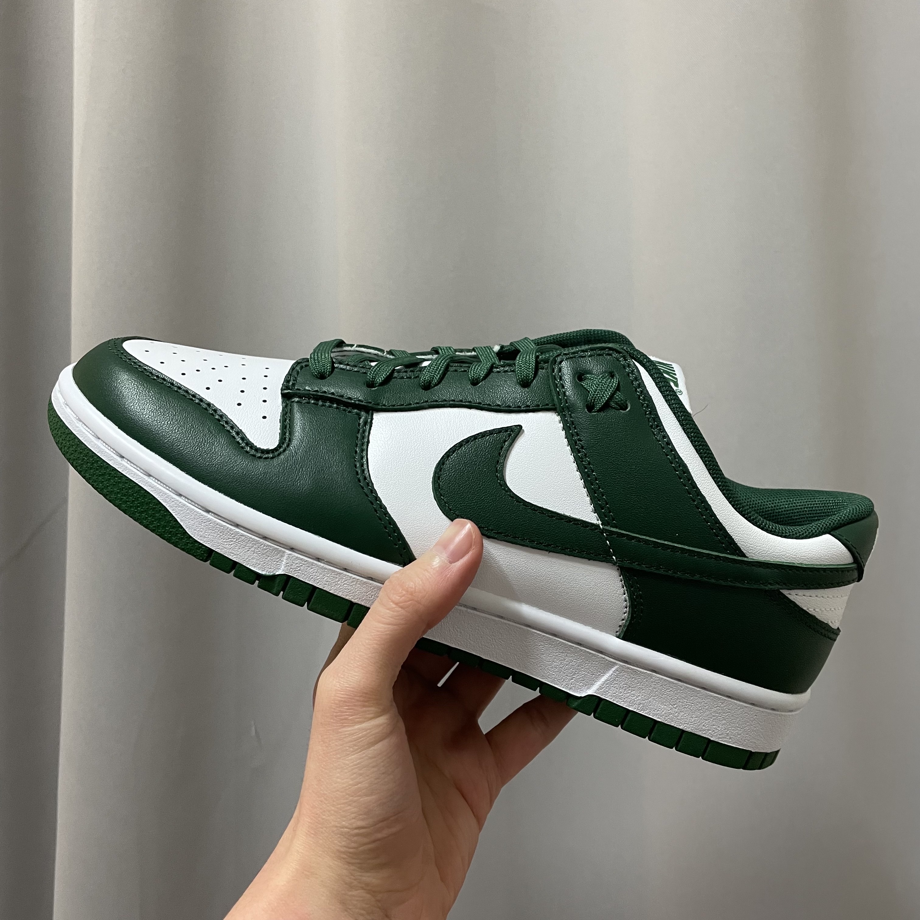 Nike Dunk Low Retro Varsity Green 착용 스타일 - 2
