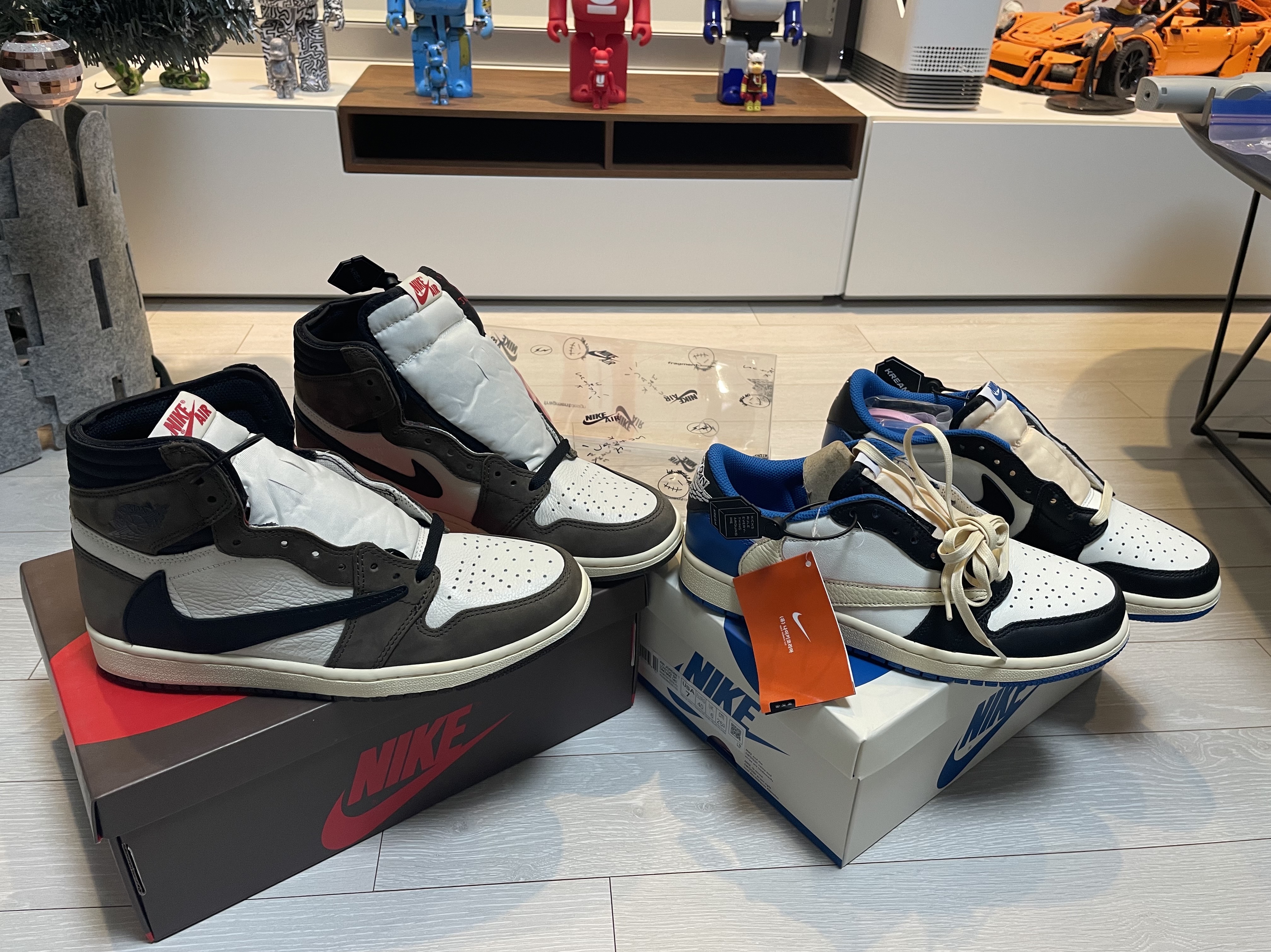 Jordan 1 x Travis Scott Retro High OG SP Mocha, Jordan 1 x Travis Scott x Fragment Retro Low OG SP Military Blue 착용 스타일 - 1