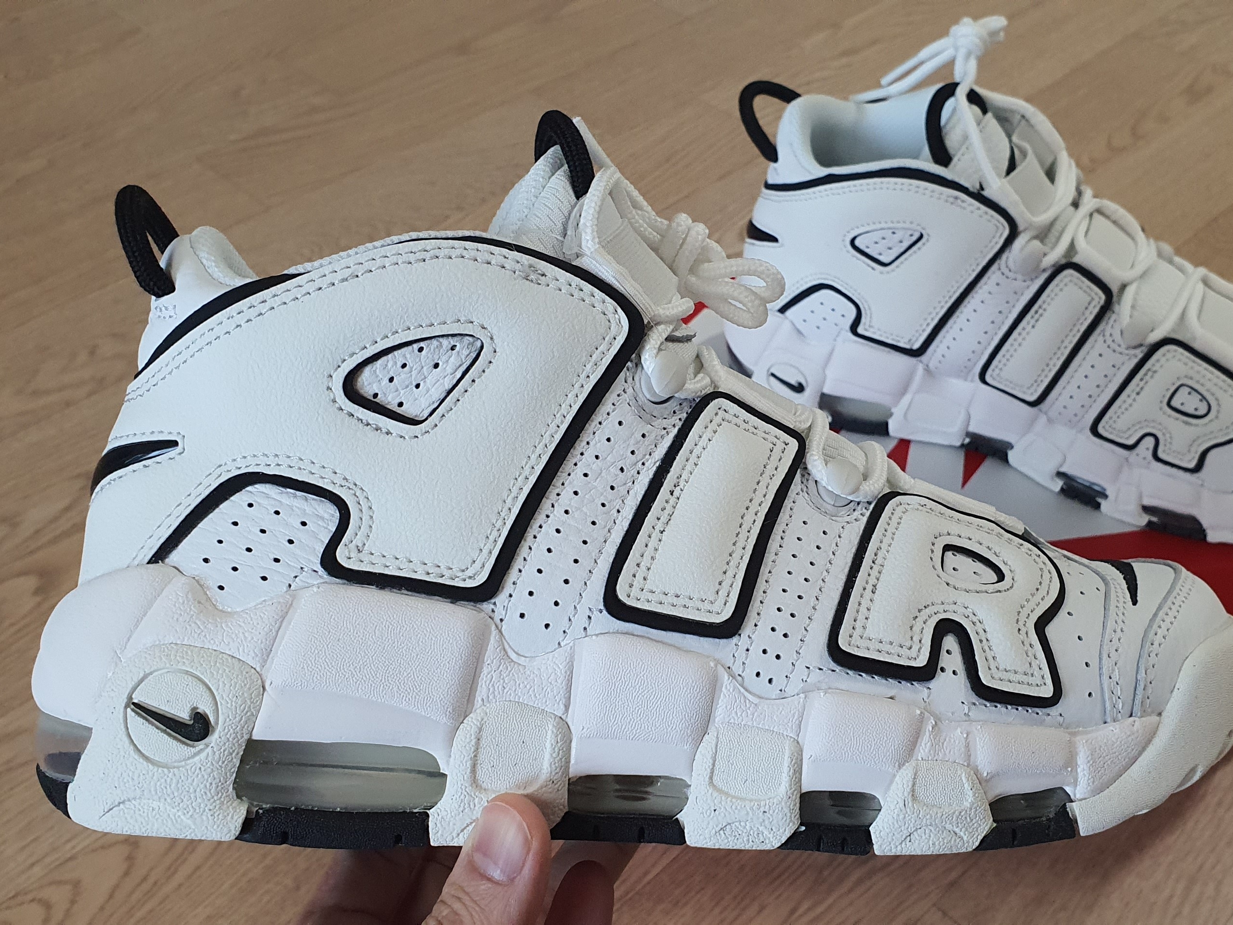 (W) Nike Air More Uptempo Summit White 착용 스타일 - 3