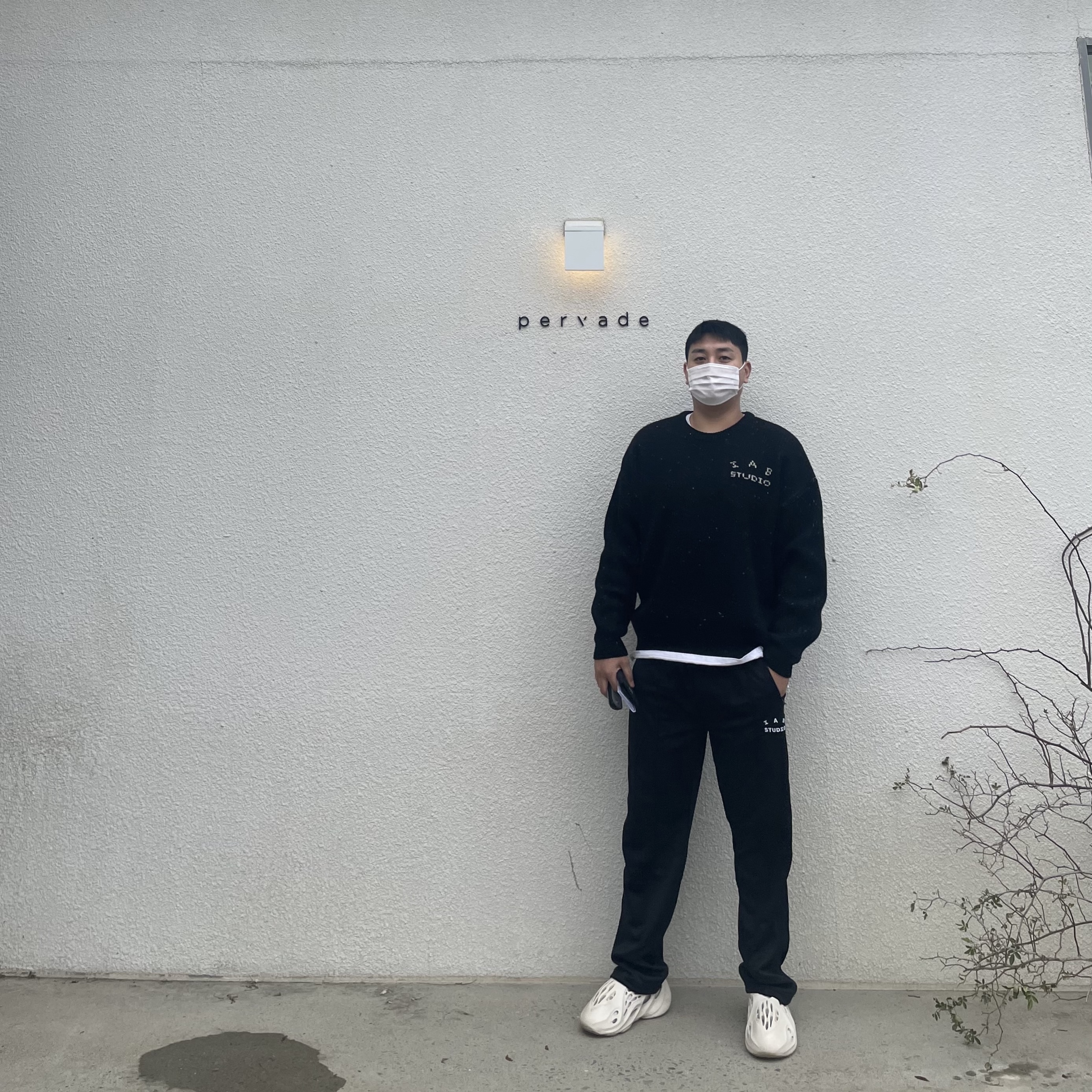 IAB Studio Knit Black, IAB Studio Track Pants Black 착용 스타일