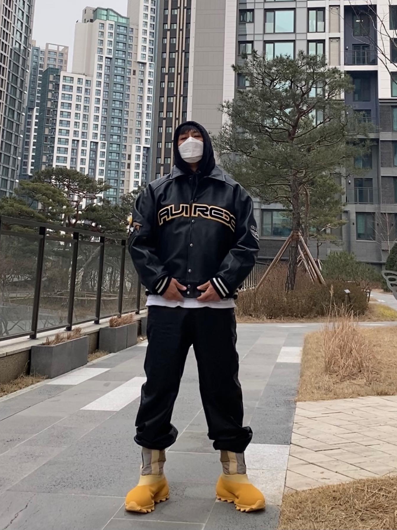 Palace Zomby Avirex Jacket Black - 21FW, adidas Yeezy Knit RNR Boot Sulfur 착용 스타일 - 1