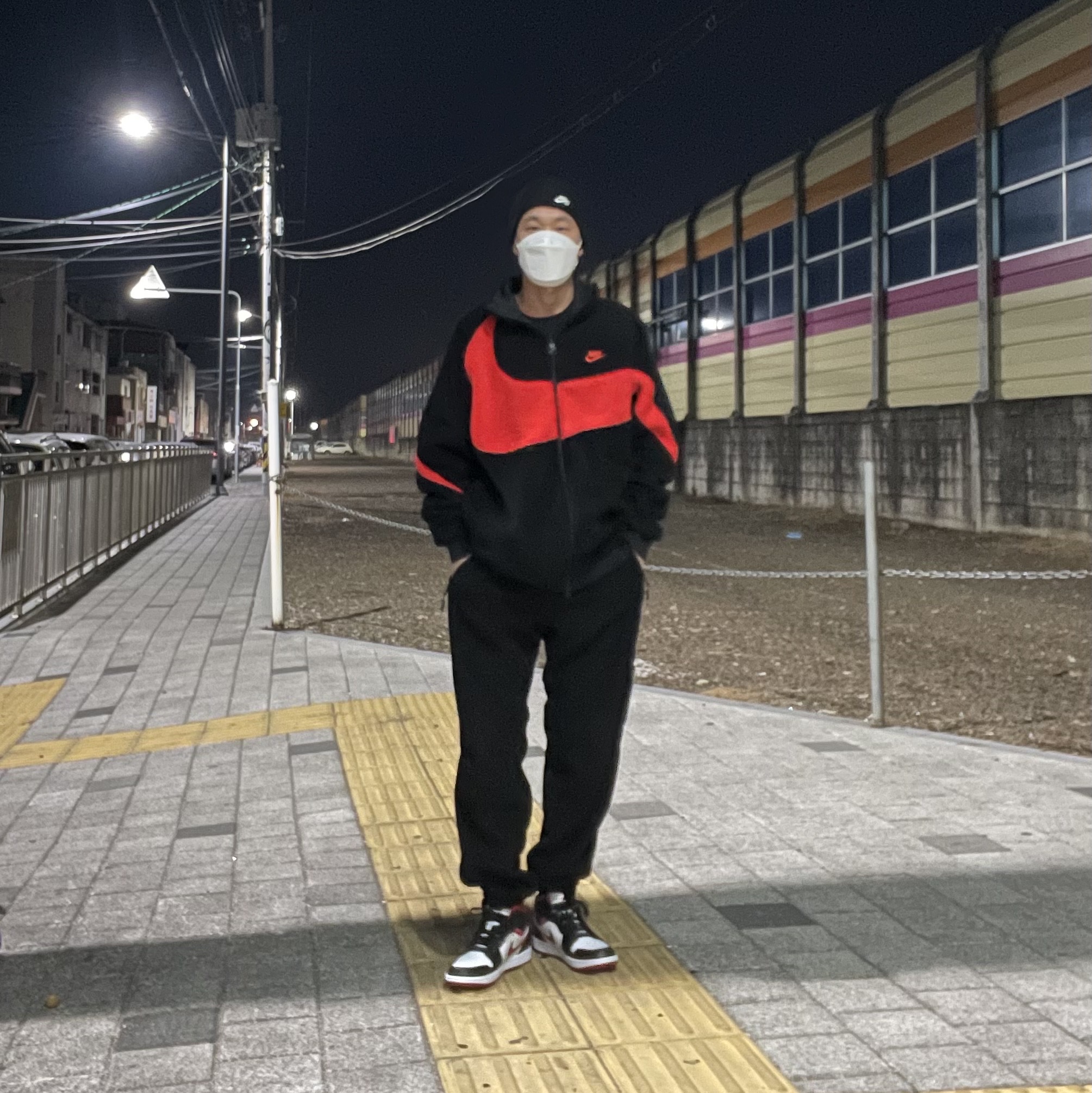 Nike Big Swoosh Full Zip Jacket Black Chili Red, Jordan 1 Mid Gym Red Black White 착용 스타일 - 1