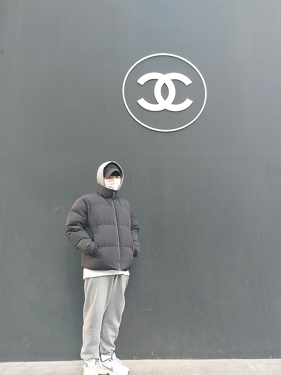 Nike Air Monarch IV White Navy 착용 스타일