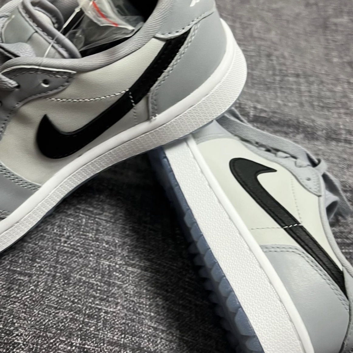 Jordan 1 Low Golf Wolf Grey 착용 스타일 - 4