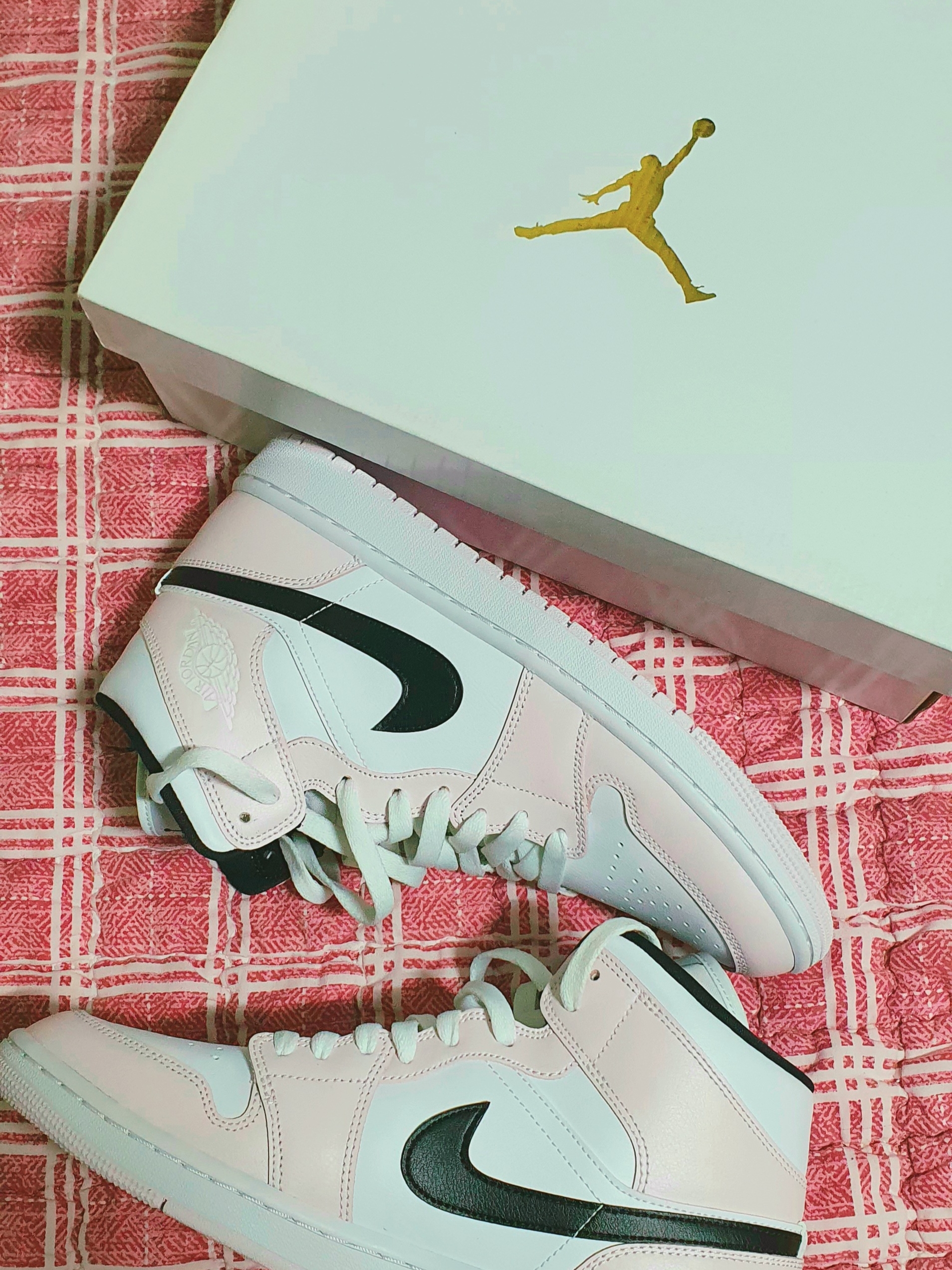 (W) Jordan 1 Mid Barely Rose 착용 스타일