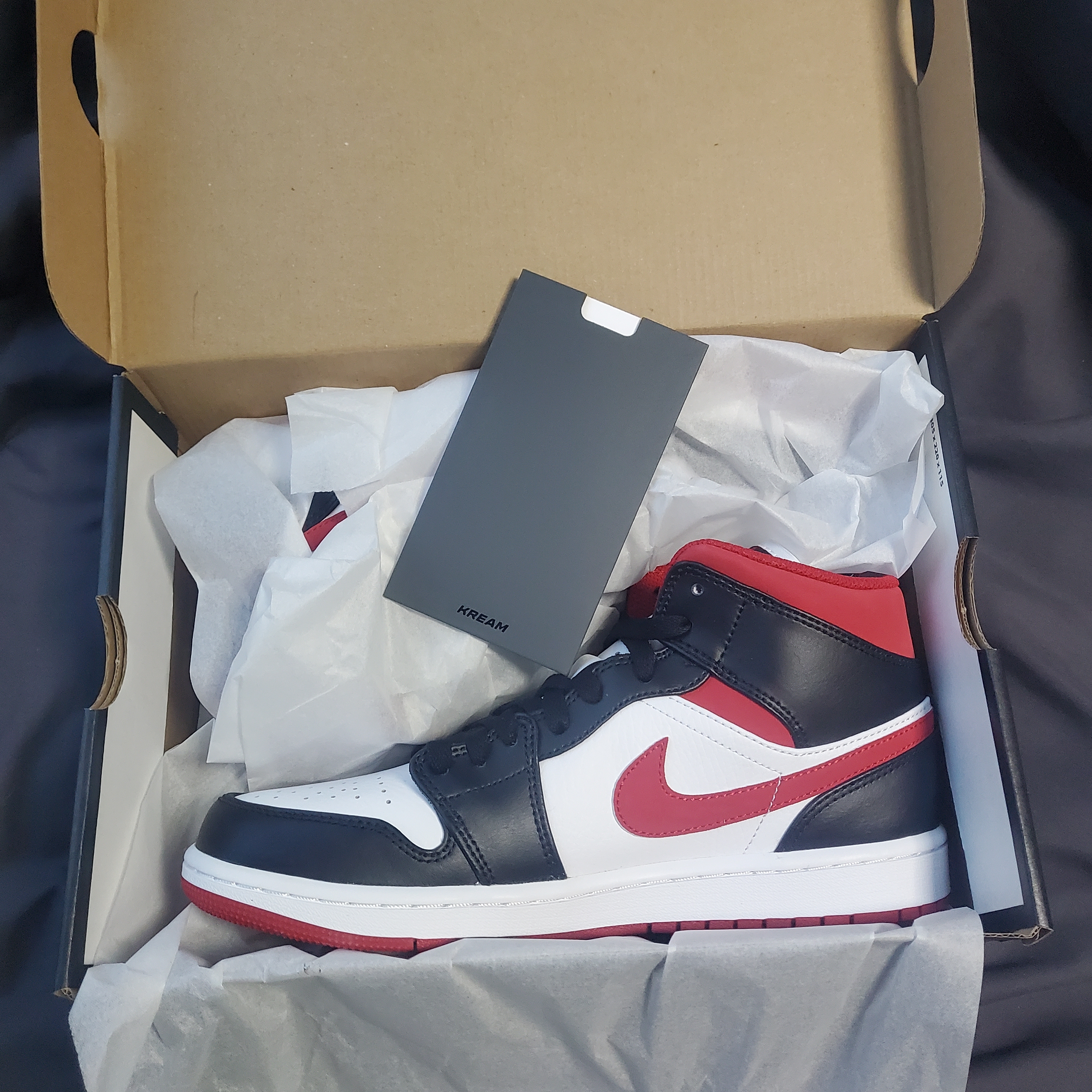 Jordan 1 Mid Gym Red Black White 착용 스타일