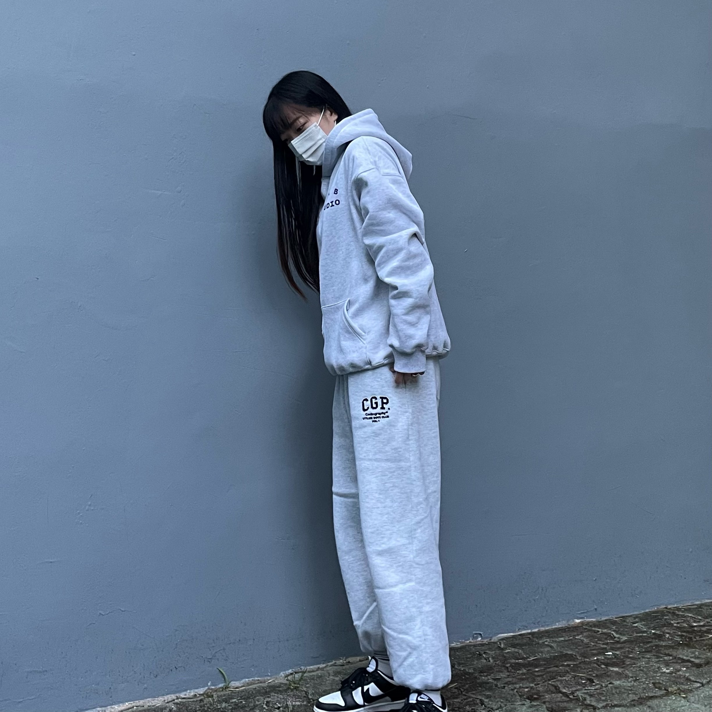 IAB Studio Hoodie Light Gray, (W) Nike Dunk Low Black 착용 스타일 - 2