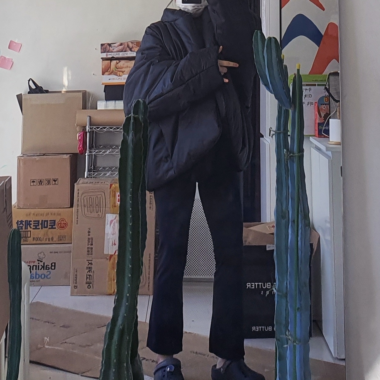 Yeezy Gap Round Jacket Black 착용 스타일 - 2