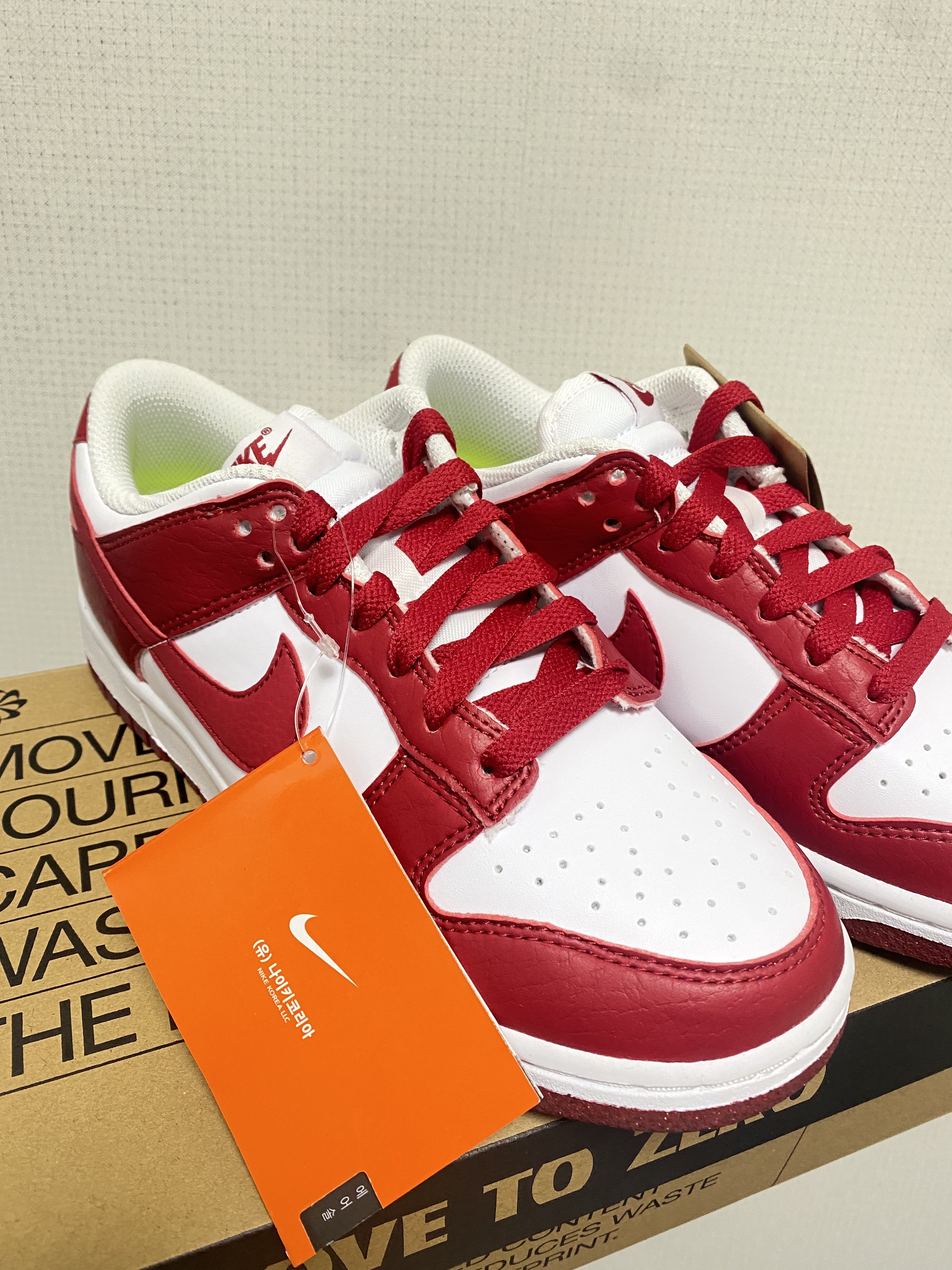 (W) Nike Dunk Low Next Nature Gym Red 착용 스타일 - 1