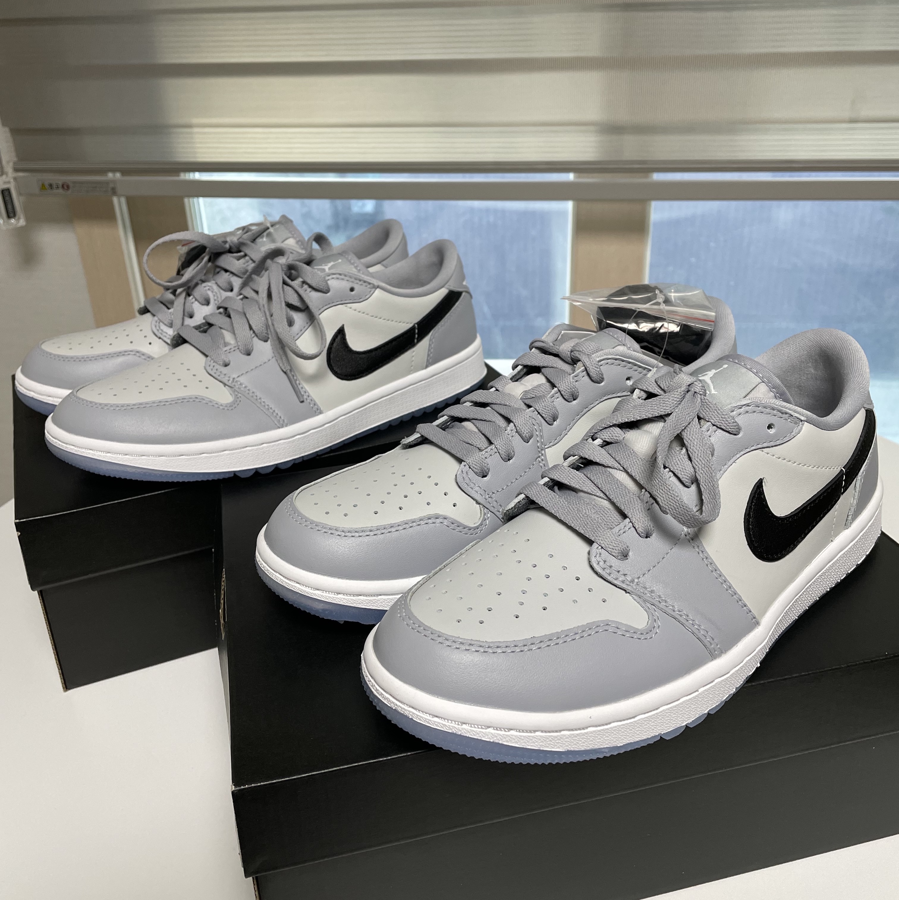 Jordan 1 Low Golf Wolf Grey 착용 스타일 - 1