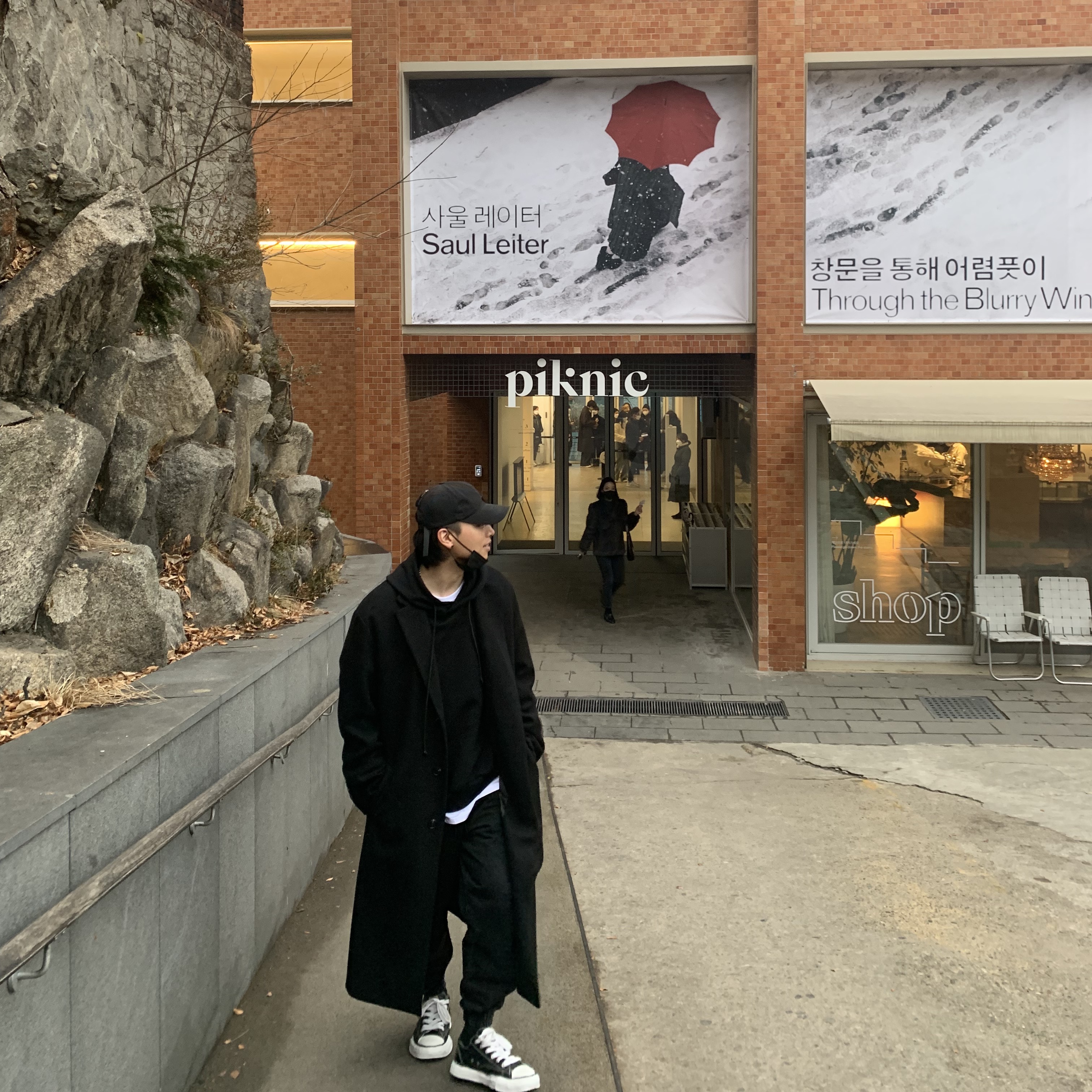 Maison Mihara Yasuhiro Peterson OG Sole Leather Low Sneakers Black 착용 스타일 - 2