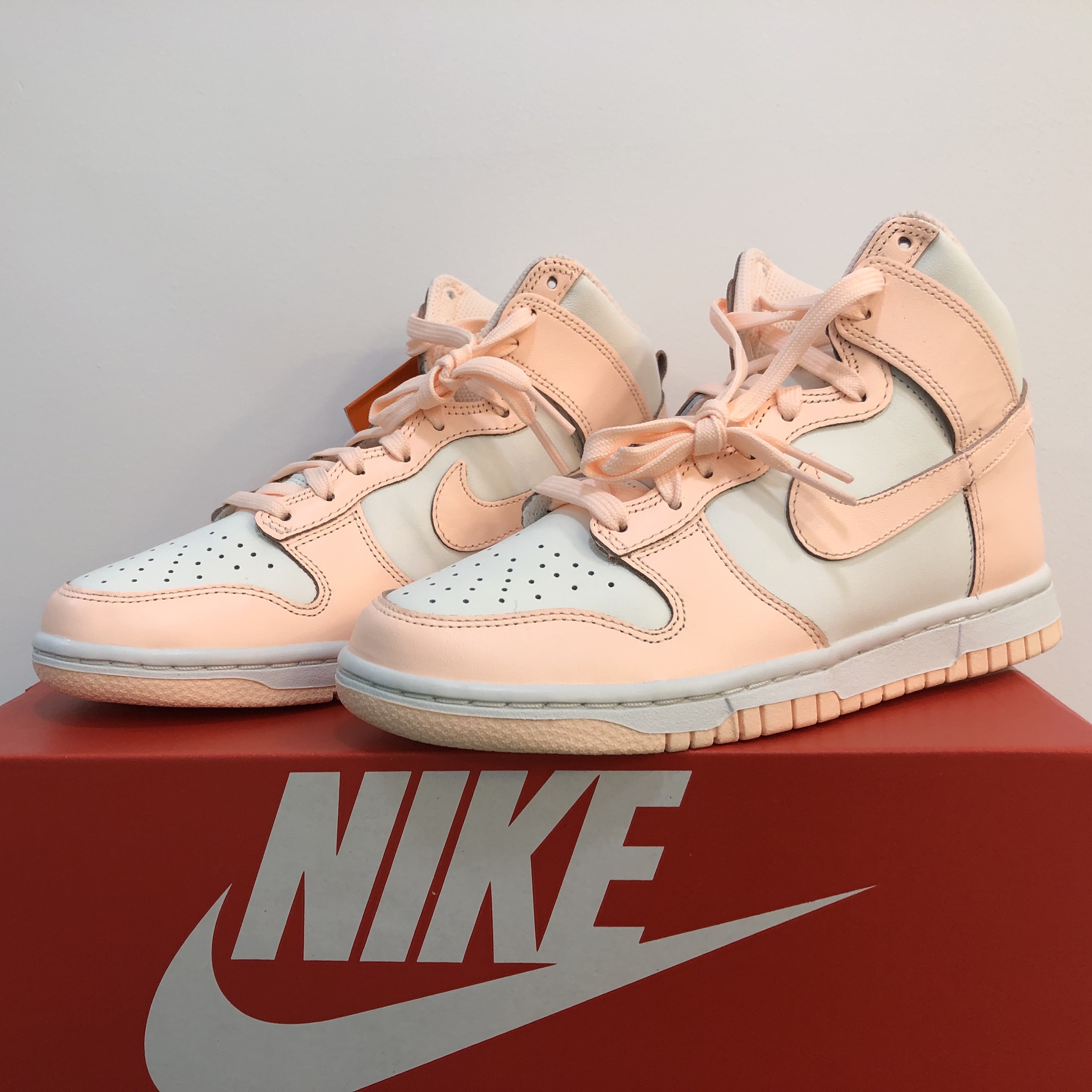 (W) Nike Dunk High Crimson Tint 착용 스타일 - 2
