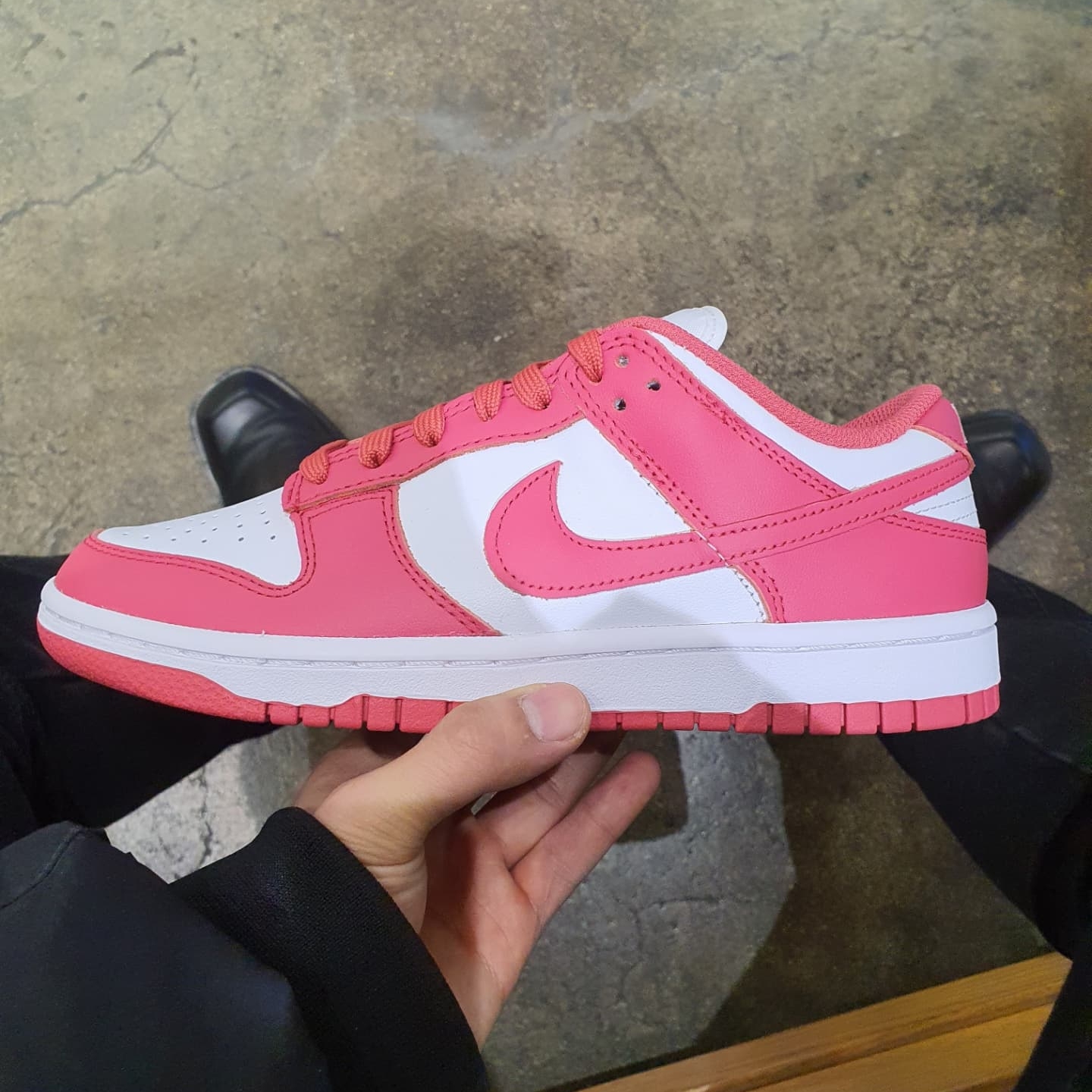 (W) Nike Dunk Low Archeo Pink 착용 스타일