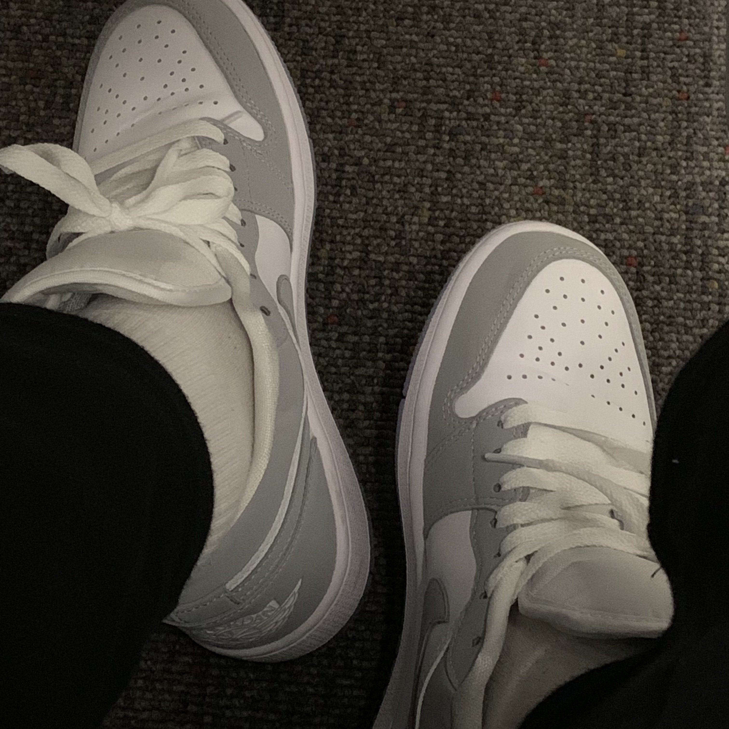 (W) Jordan 1 Low White Wolf Grey 착용 스타일 - 2