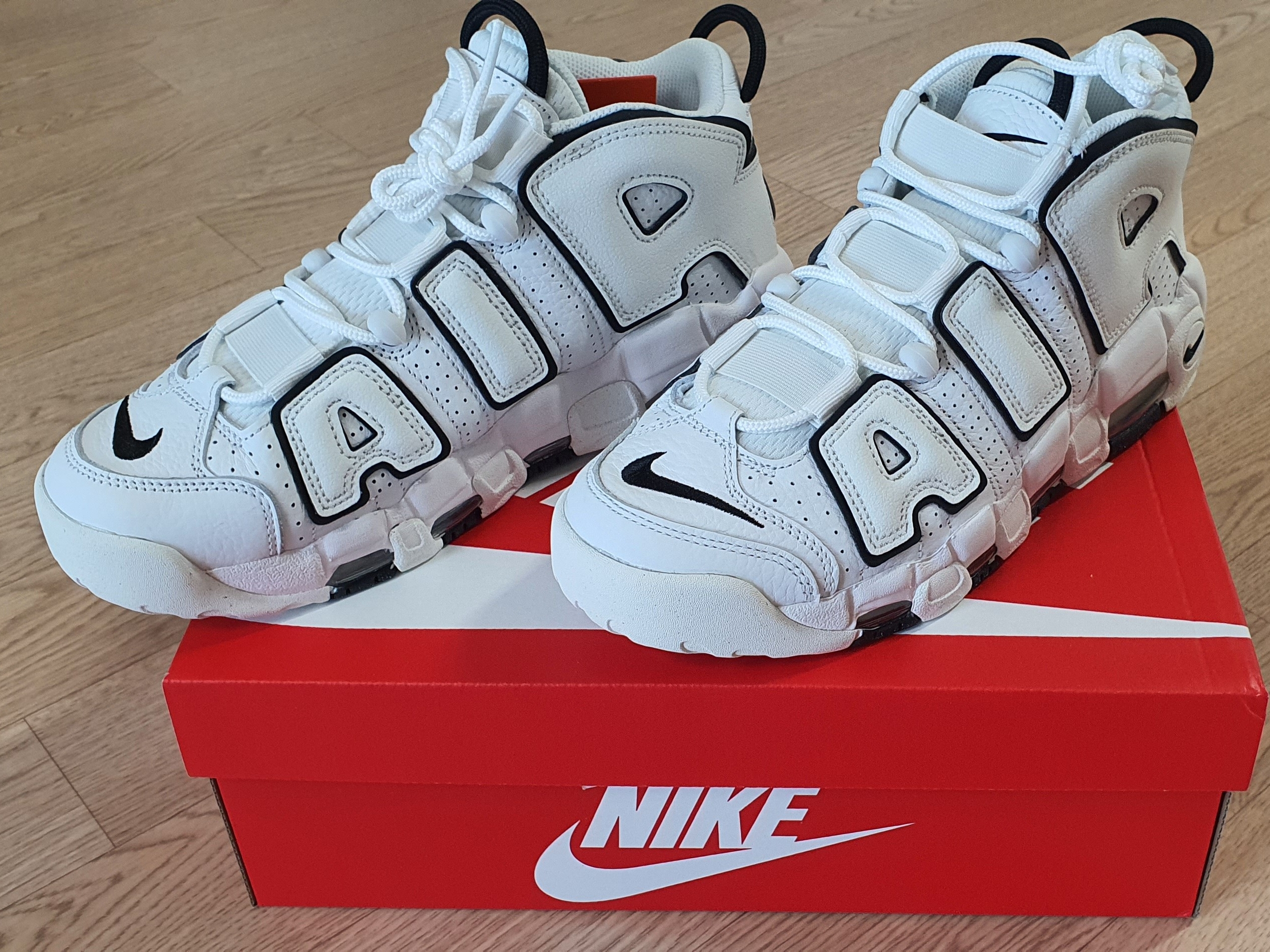 (W) Nike Air More Uptempo Summit White 착용 스타일 - 1