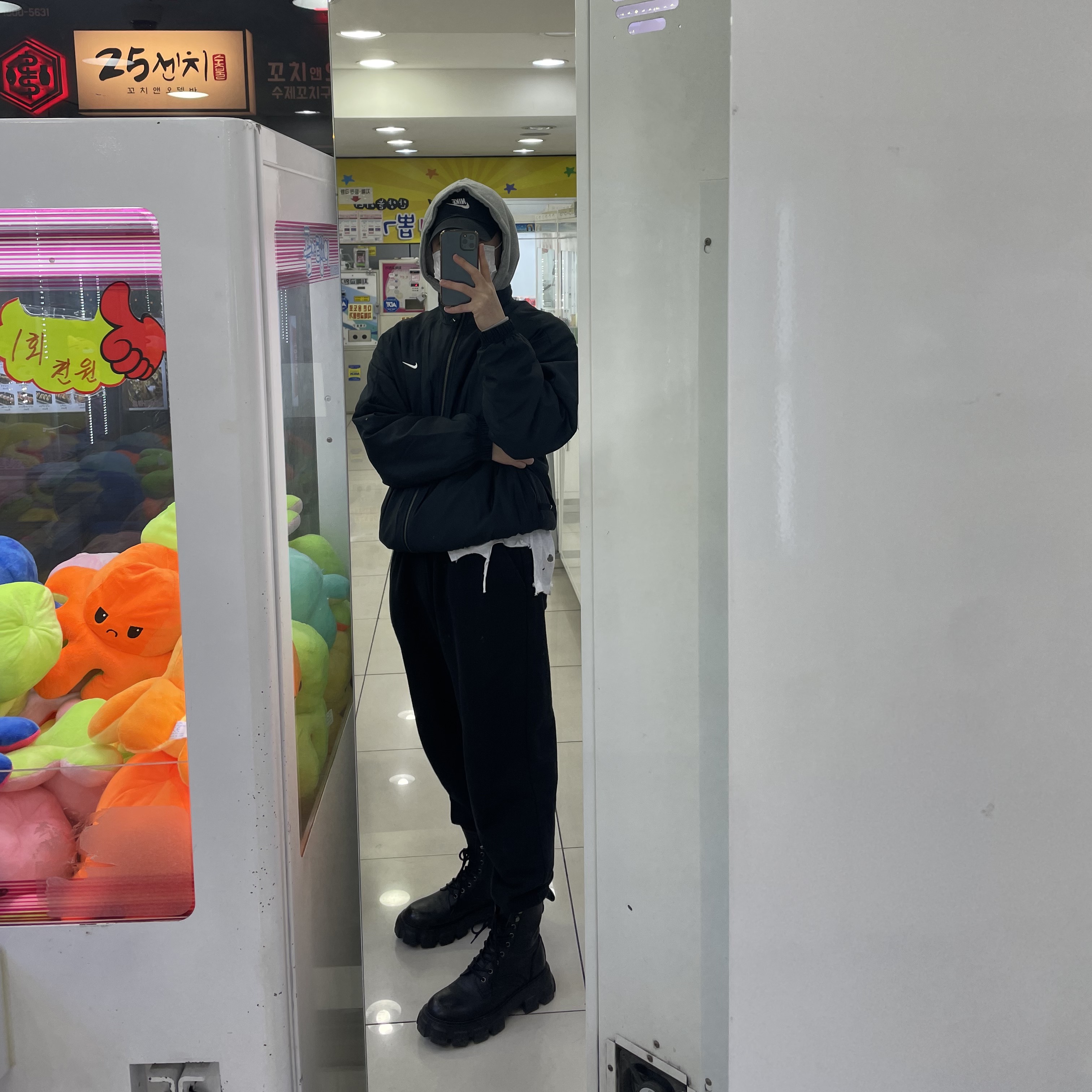 Nike NRG Solo Swoosh Satin Bomber Jacket Black Kumquat - US/EU 착용 스타일