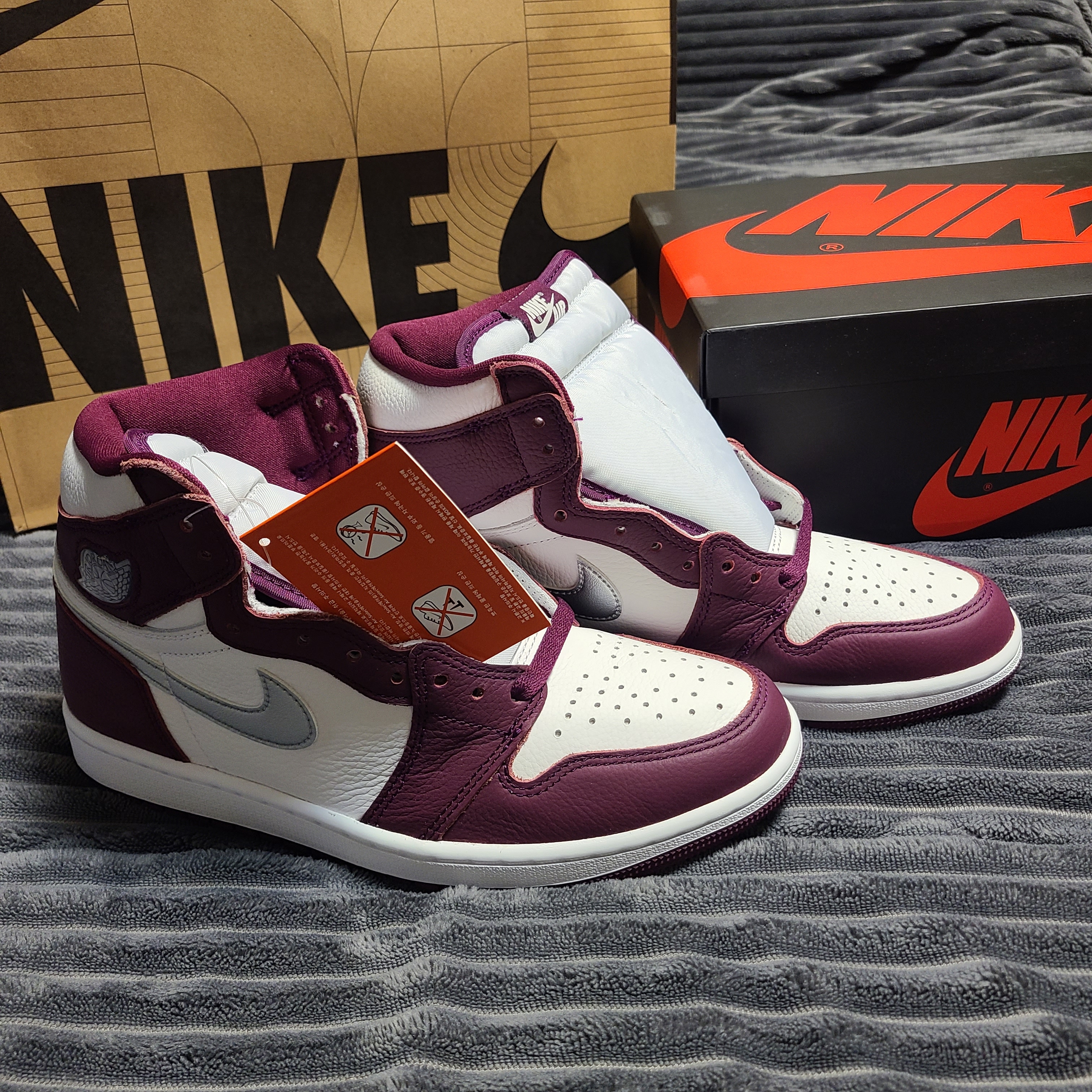 Jordan 1 Mid Bred Banned 2020, Jordan 1 Retro High OG Bordeaux 착용 스타일 - 2