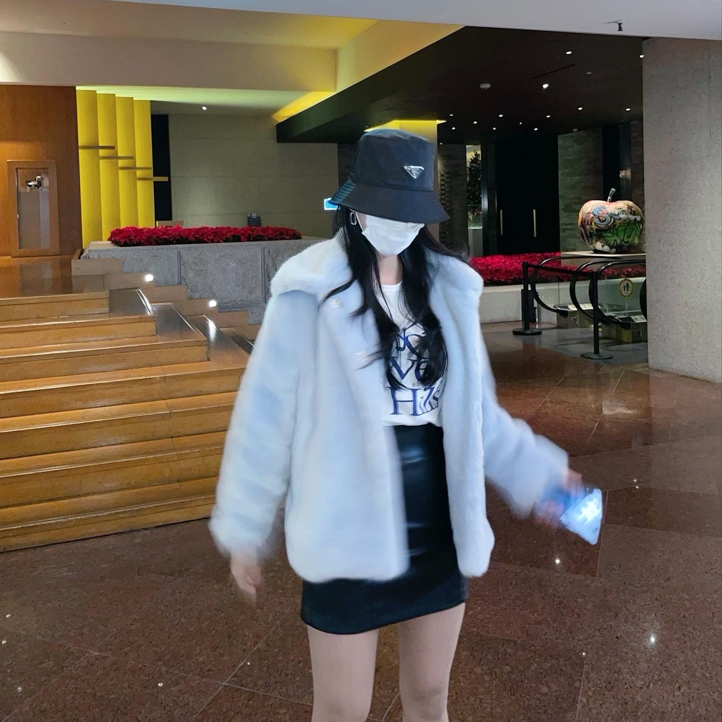 Prada Re-Nylon Bucket Hat Black, (W) Jordan 1 Mid Wolf Grey 착용 스타일 - 1