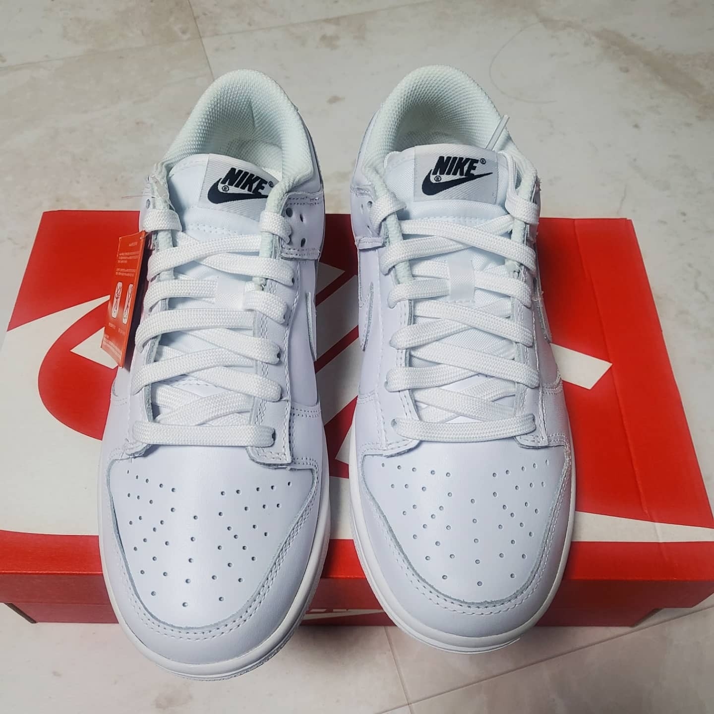 (W) Nike Dunk Low Triple White 착용 스타일 - 2