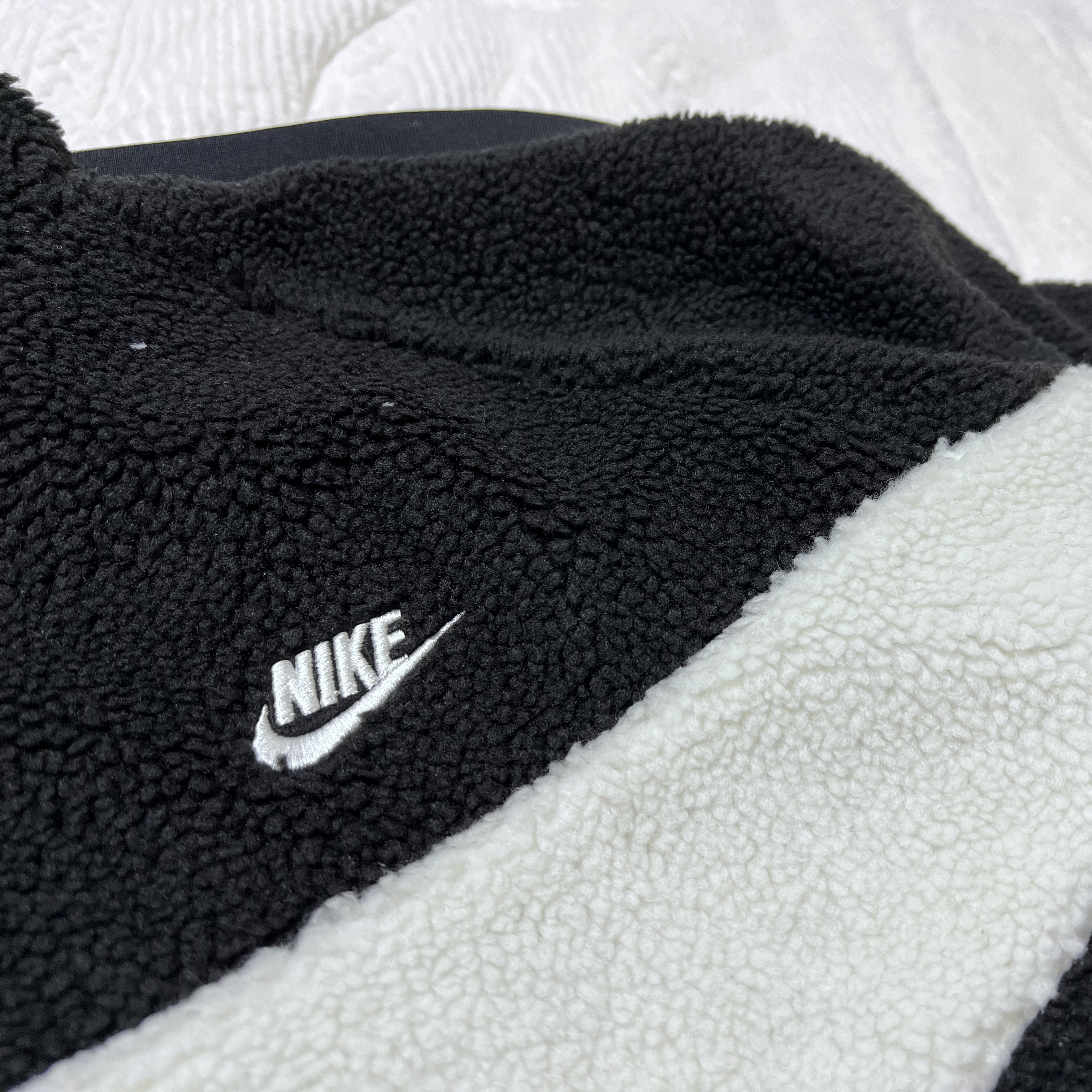 Nike Big Swoosh Full Zip Jacket Black Sail 착용 스타일
