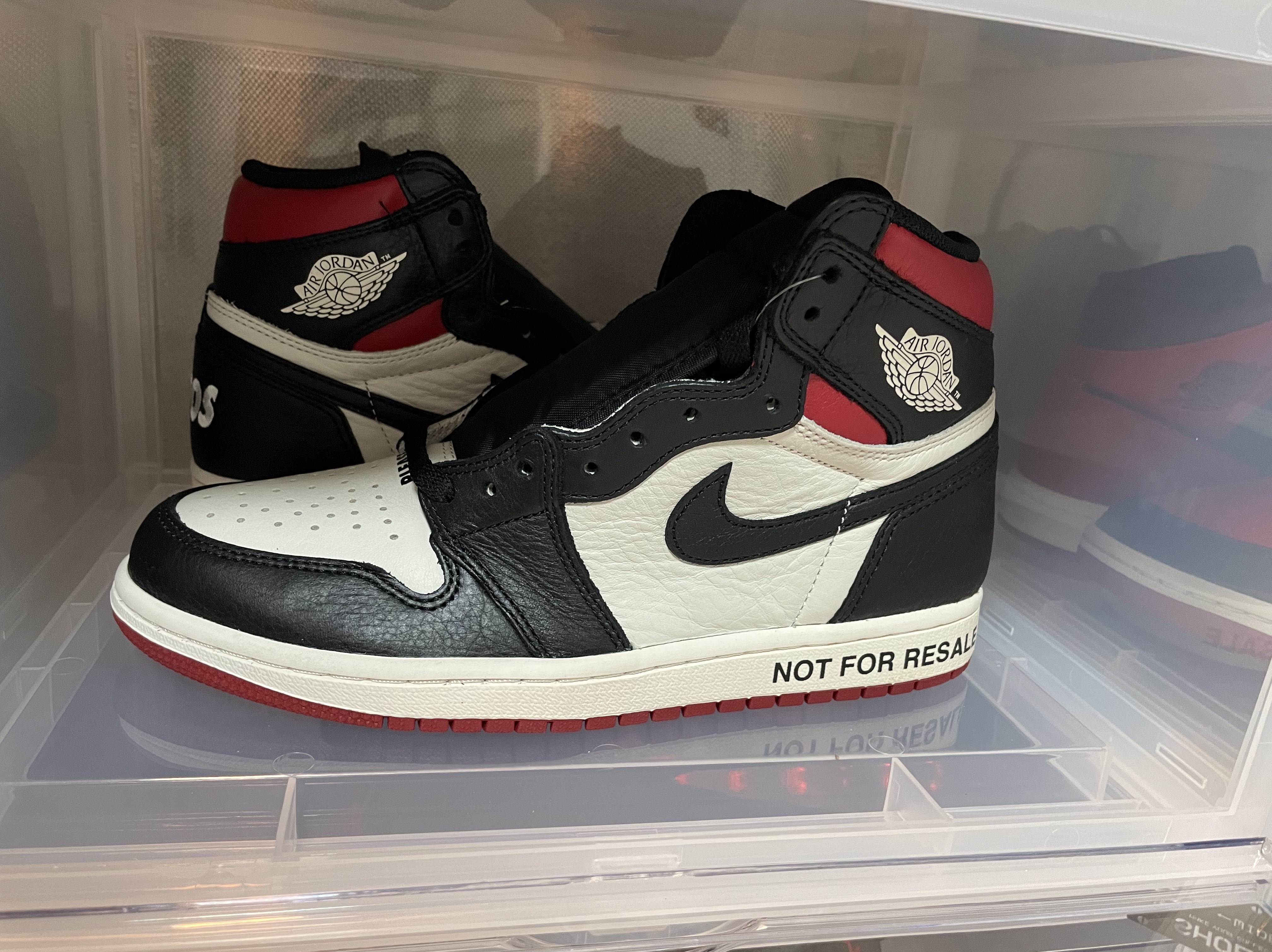 Jordan 1 Retro High Not for Resale Varsity Red 착용 스타일