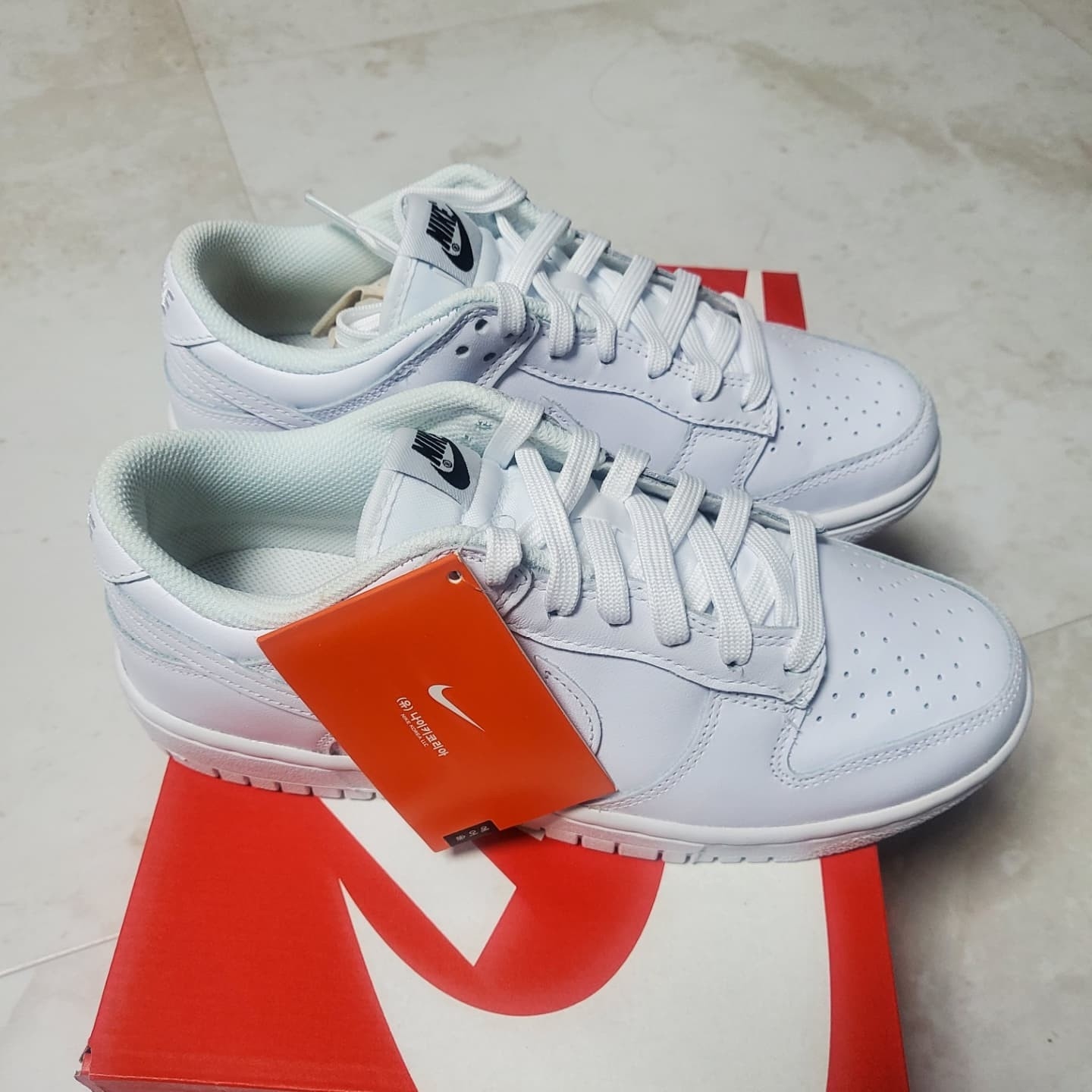 (W) Nike Dunk Low Triple White 착용 스타일 - 3