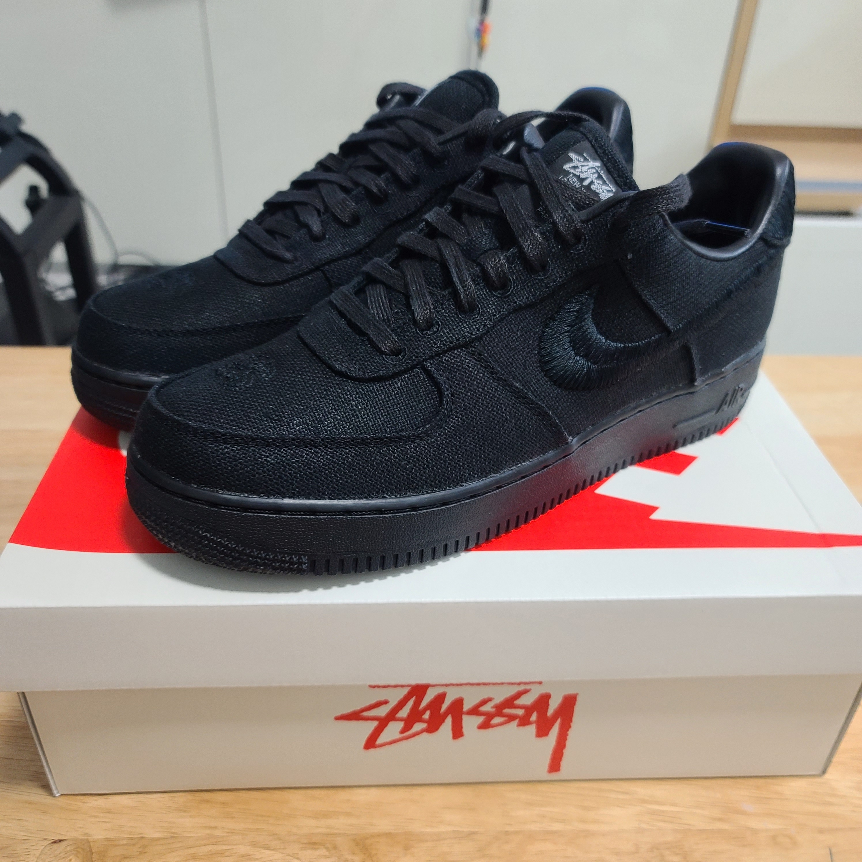 Nike x Stussy Air Force 1 Low Triple Black 착용 스타일