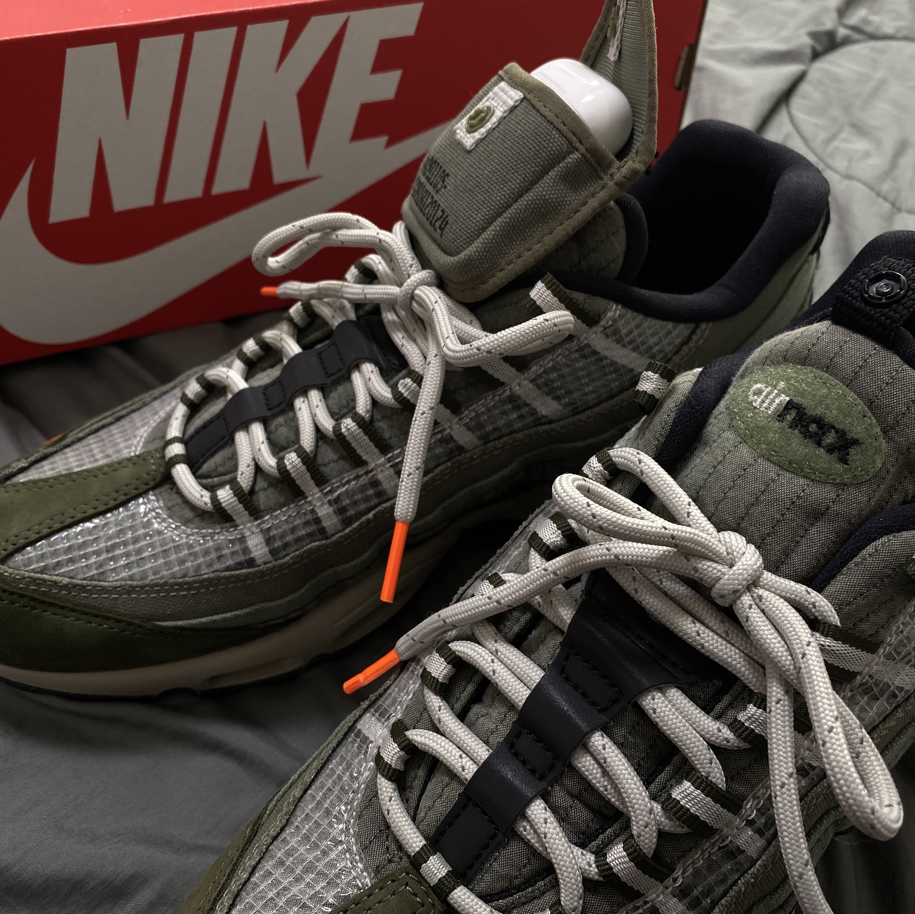 Nike Air Max 95 SE Medium Olive 착용 스타일 - 1