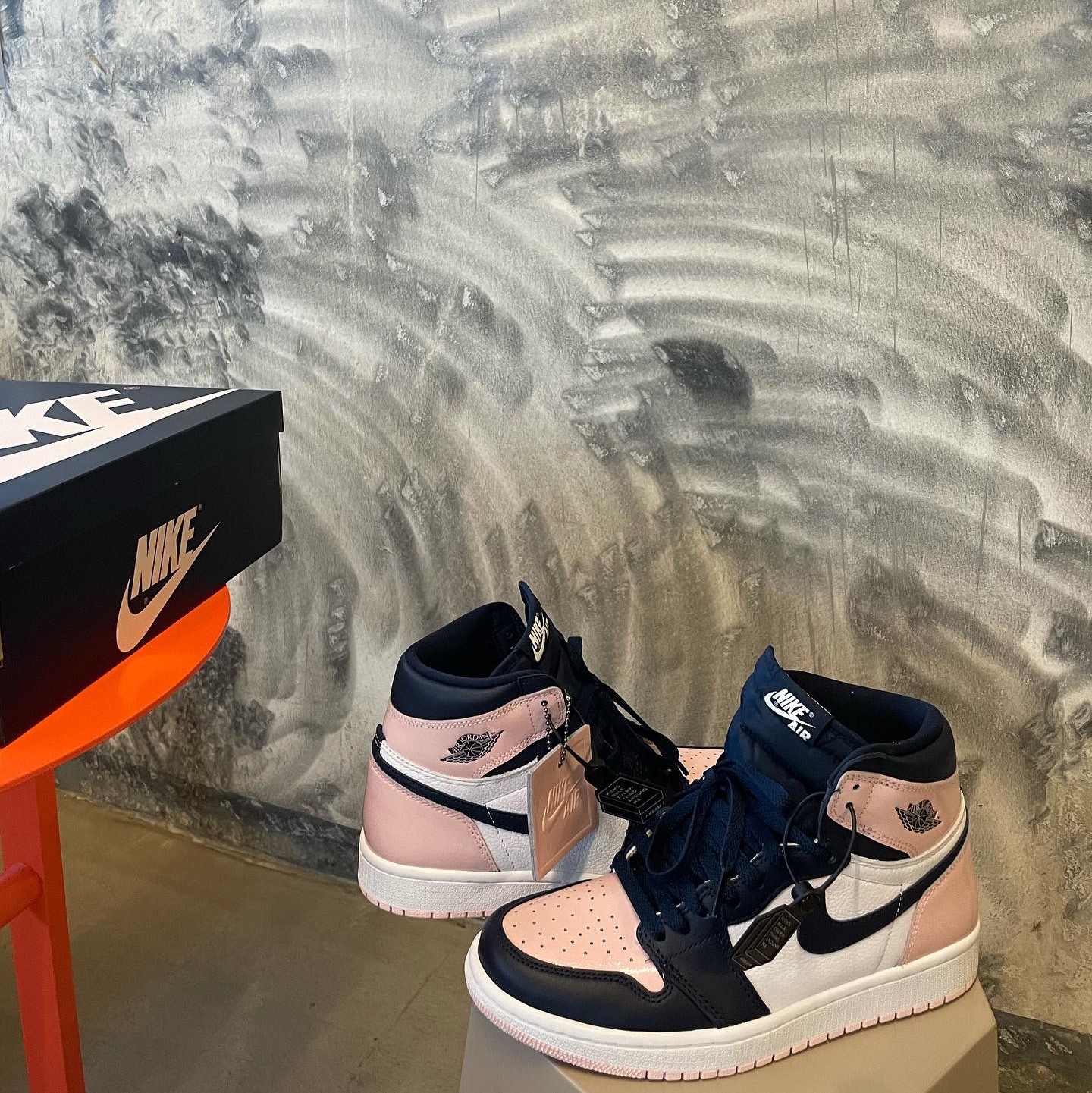(W) Jordan 1 Retro High OG Atmosphere 착용 스타일 - 2