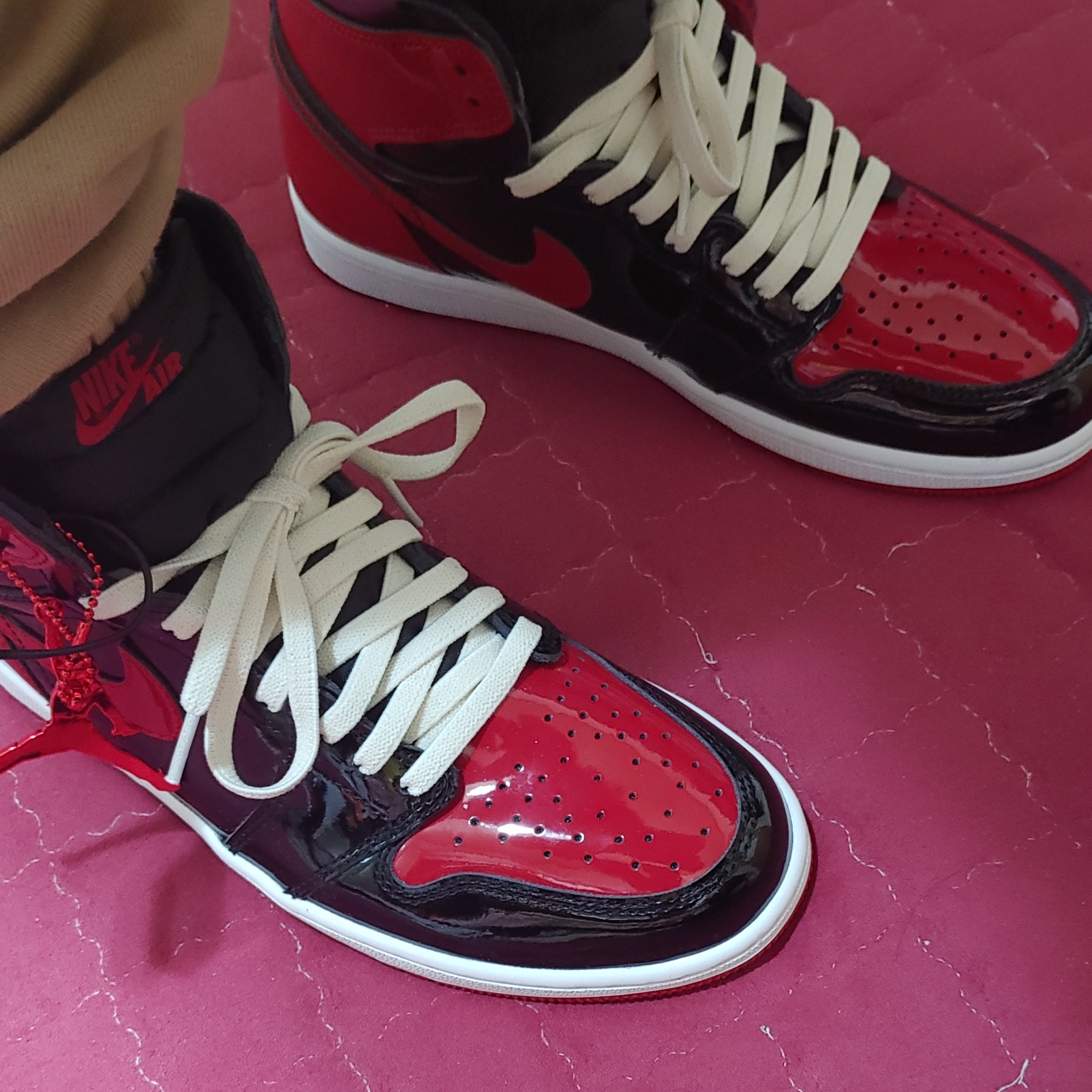 Jordan 1 Retro High OG Patent Bred 착용 스타일 - 2