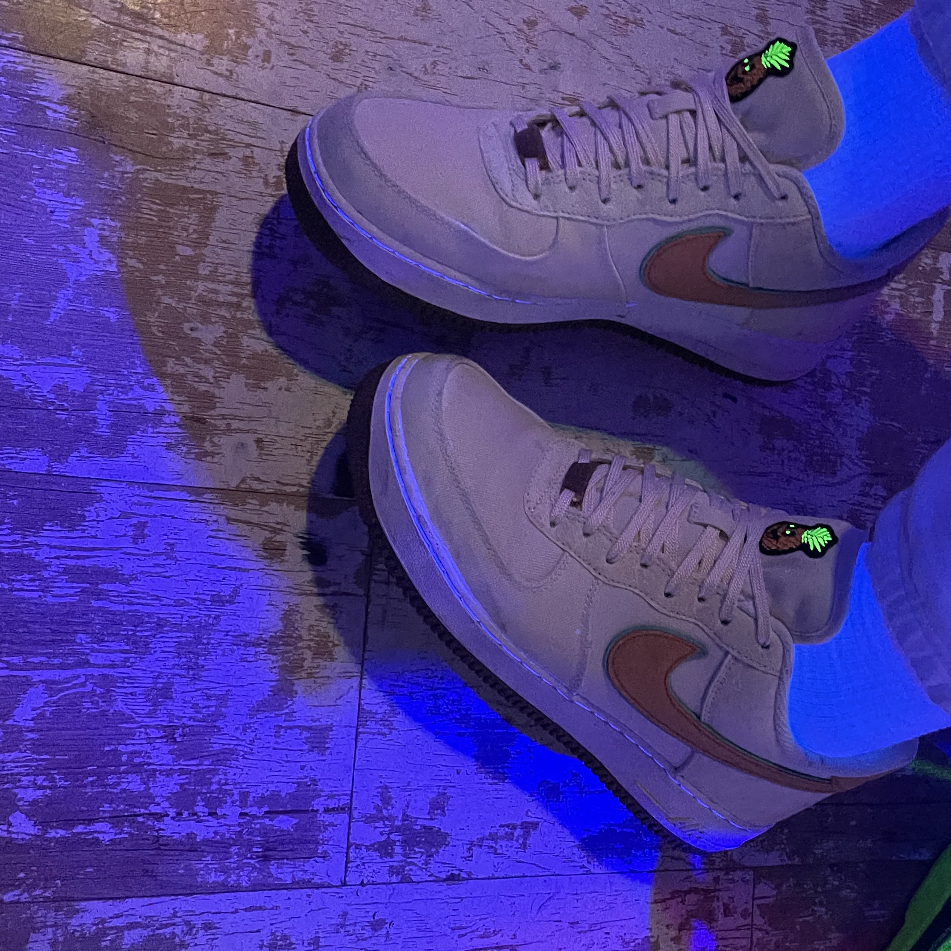 Nike Air Force 1 '07 PRM Pineapple 착용 스타일 - 1