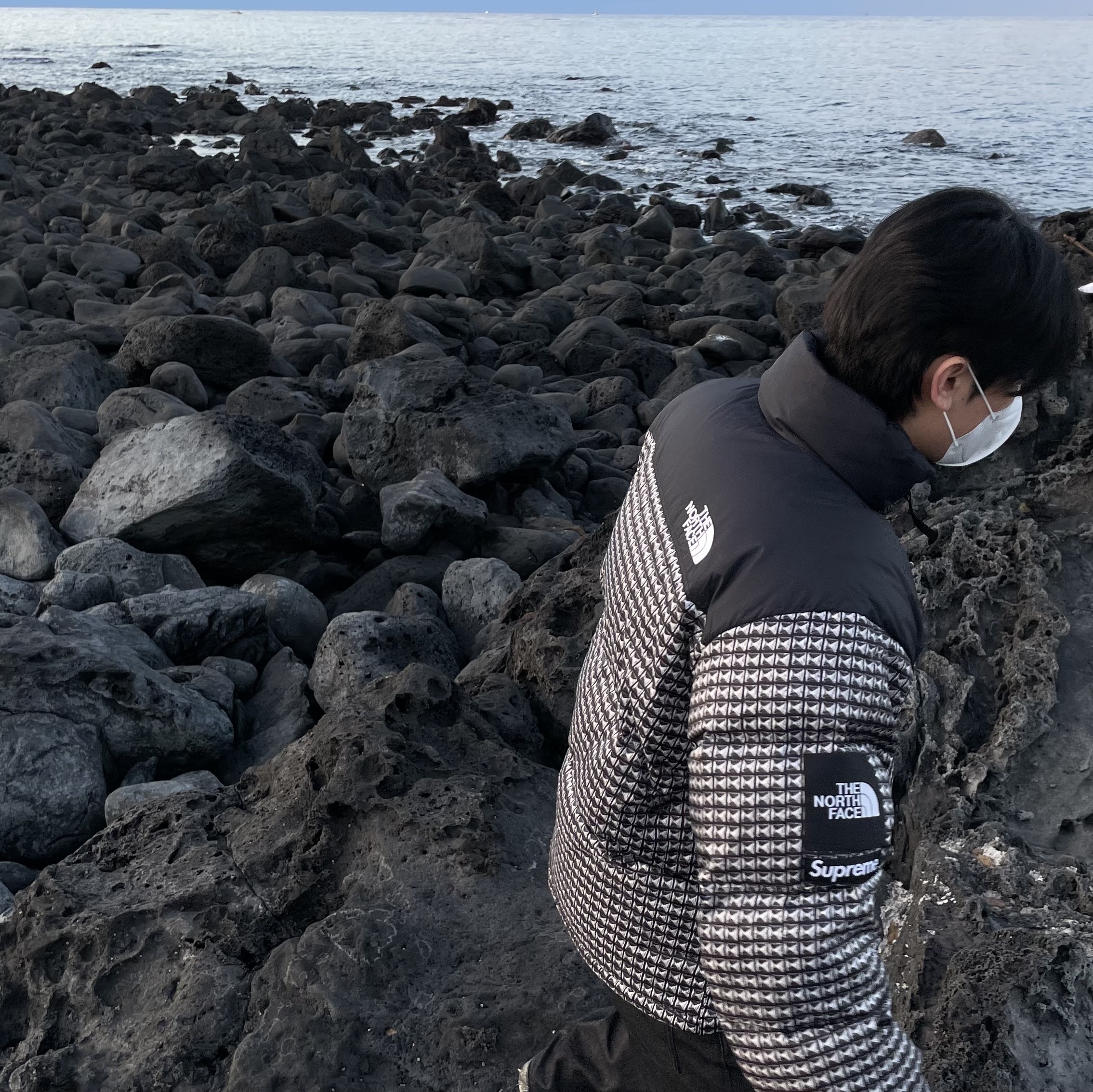 Supreme x The North Face Studded Nuptse Jacket Black - 21SS, New Balance 992 Made in USA Black Grey 착용 스타일 - 2