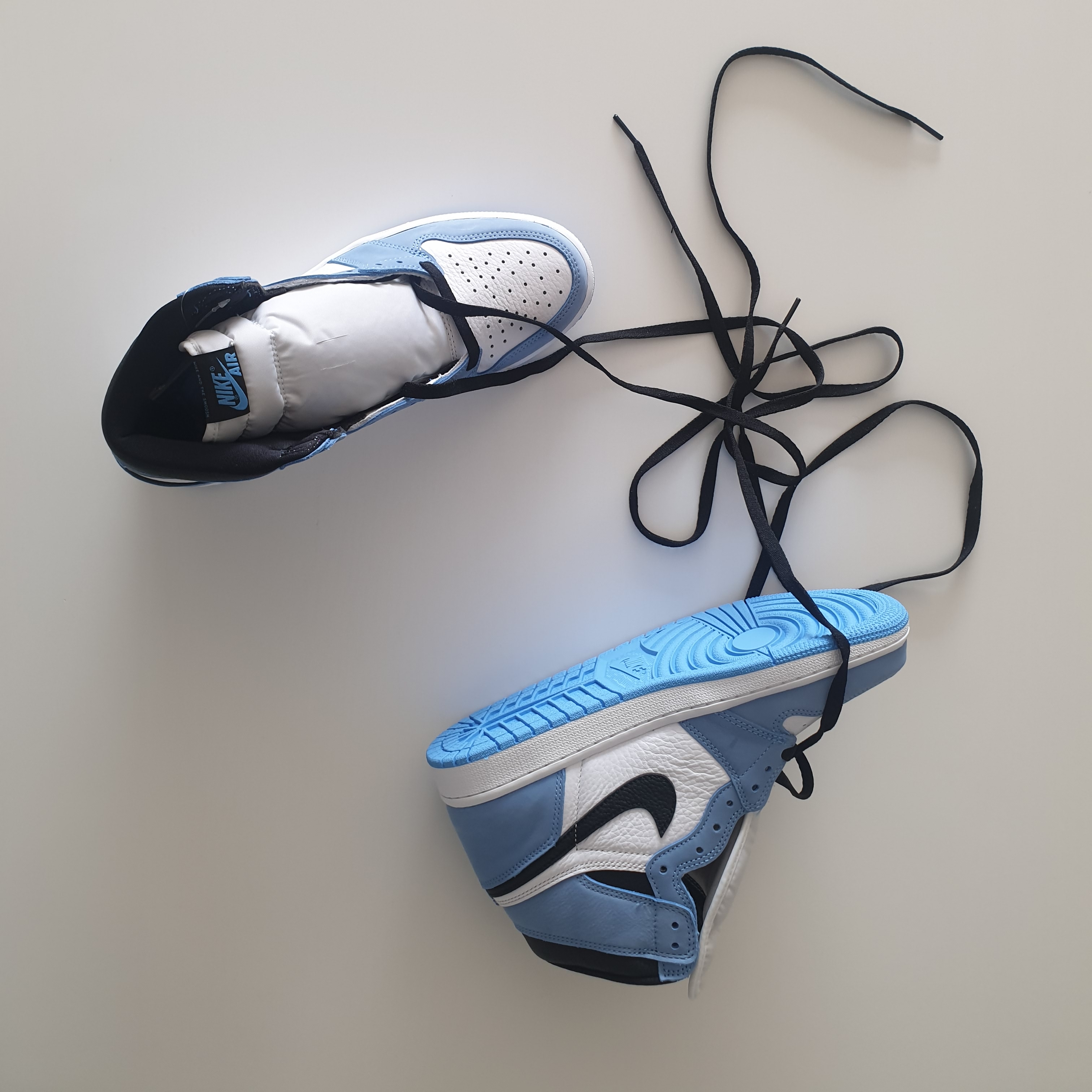 Jordan 1 Retro High OG University Blue 착용 스타일 - 2